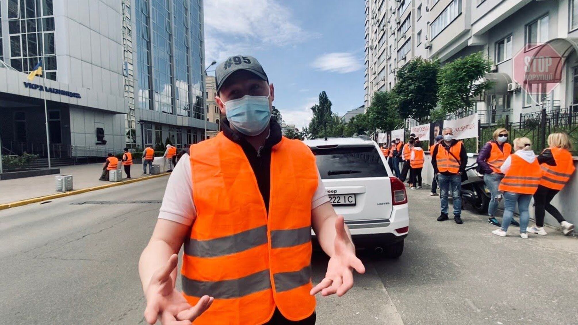 У столиці діти працівників «Укрзалізниці» вимагають звільнити Міняйла, якого називають найбільшим корупціонером компанії (відео)