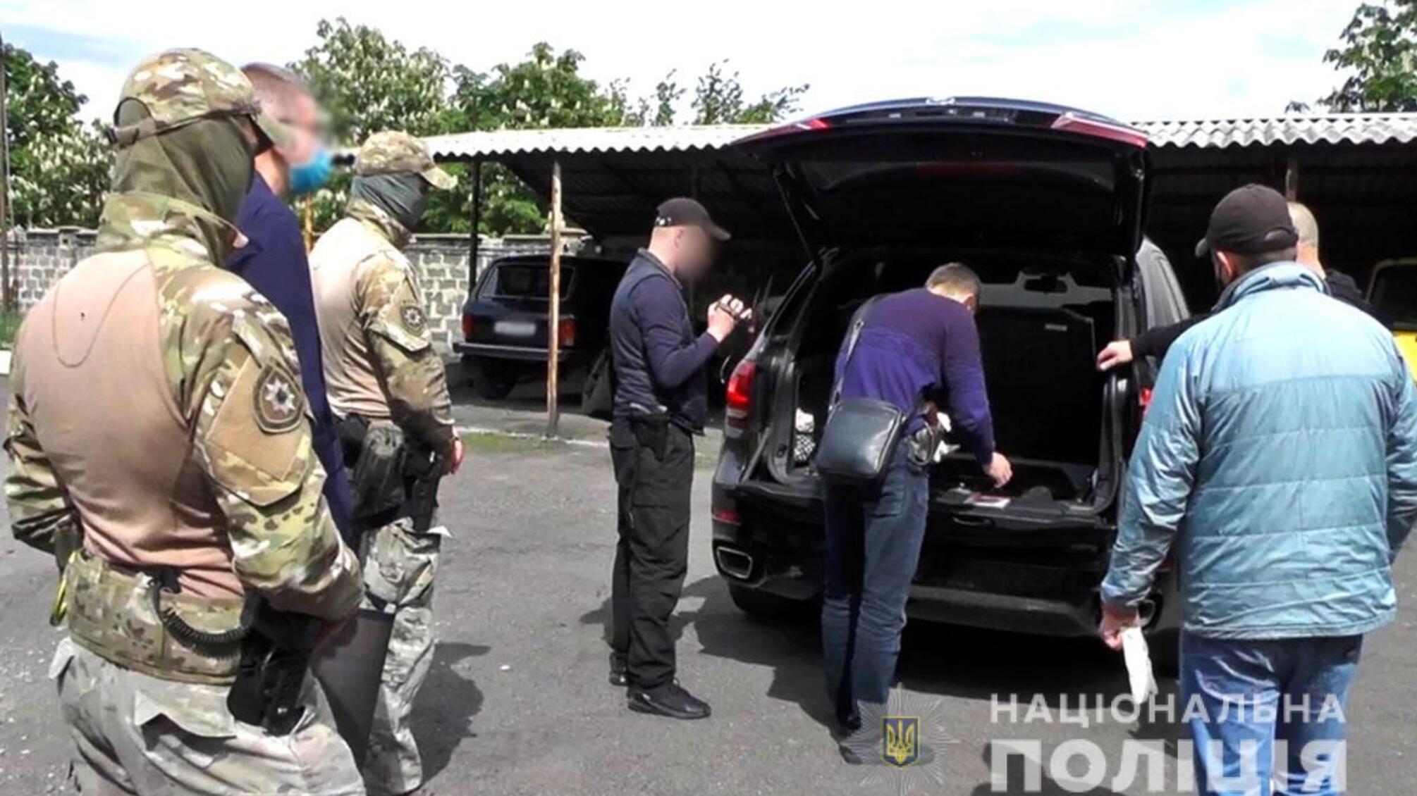 Співробітники управління карного розшуку Донеччини викрили учасників злочинної організованої групи, причетних до збуту наркотиків