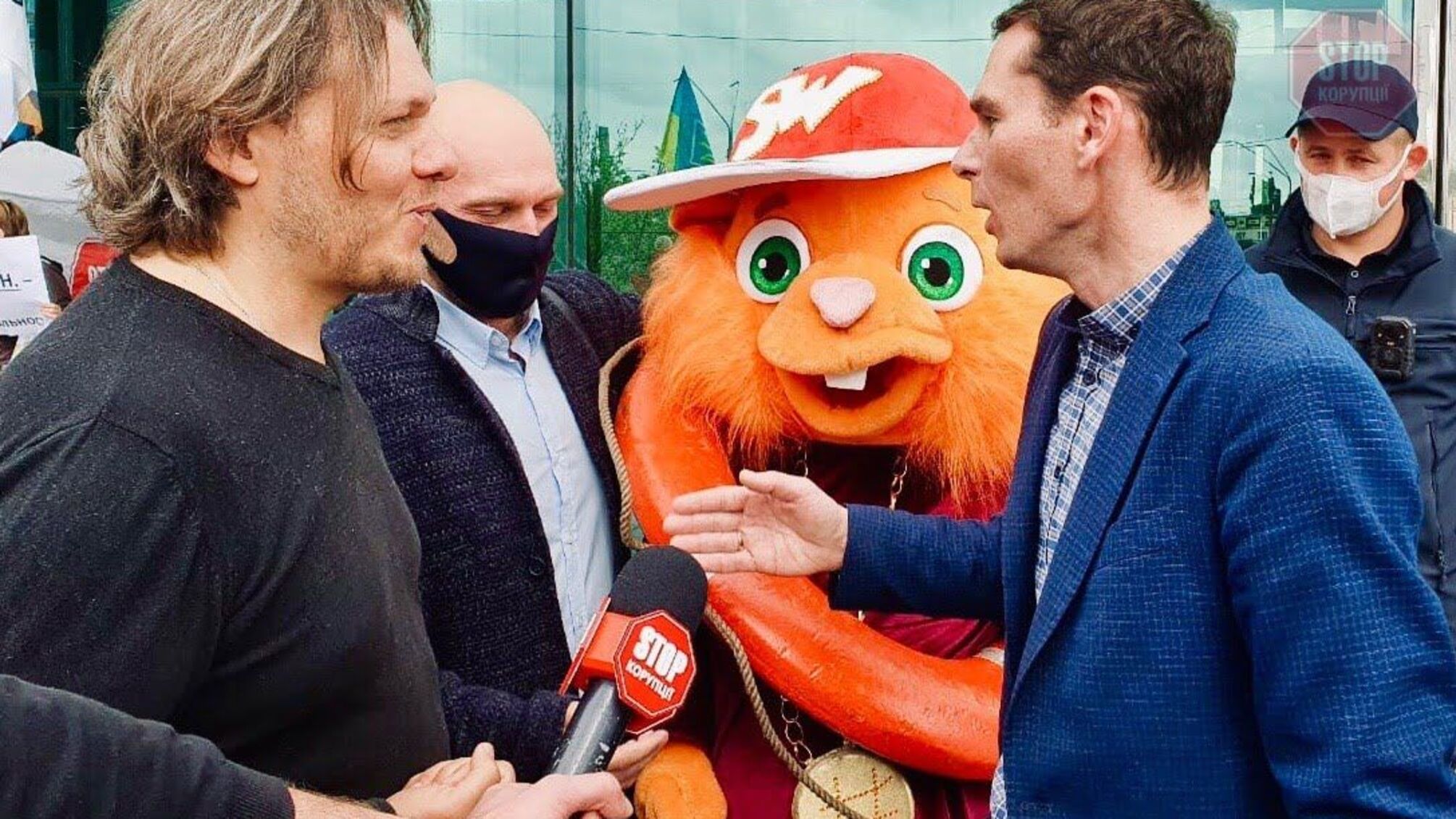 Хом’як під Міністерством інфраструктури: активісти вимагають звільнити очільника УДП, який знищує пароплавство (фото)