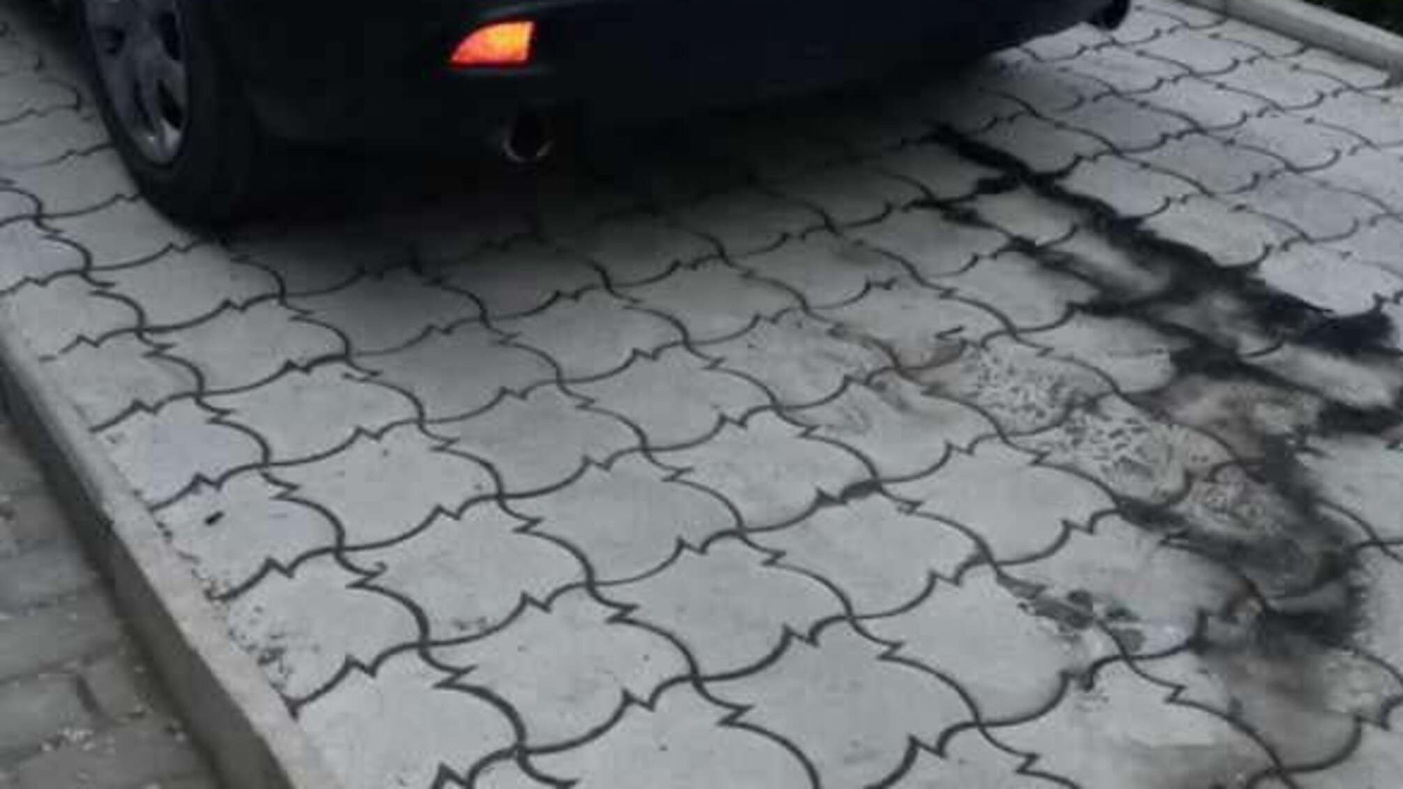 Ренійські поліцейські розслідують обставини підпалу автомобіля