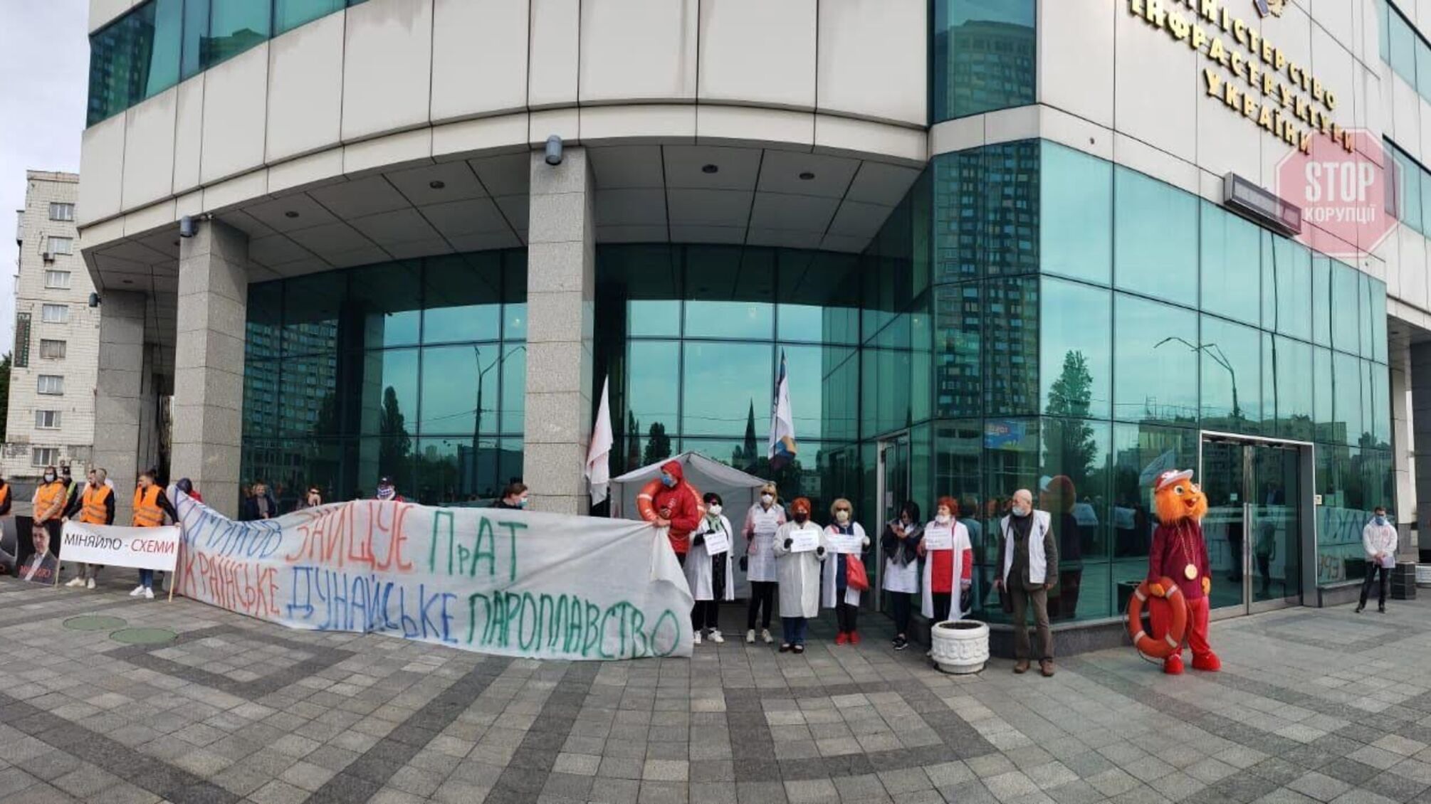 Скандал з медзакладами 'Укрзалізниці'. Під час карантину відомчі лікарні УЗ продають у приватні руки?