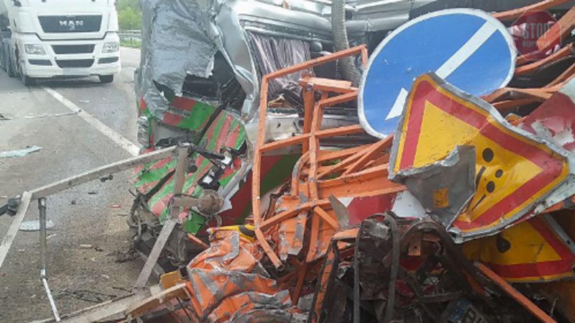 У Миколаївській області у ДТП загинув працівник дорожньої служби (фото)