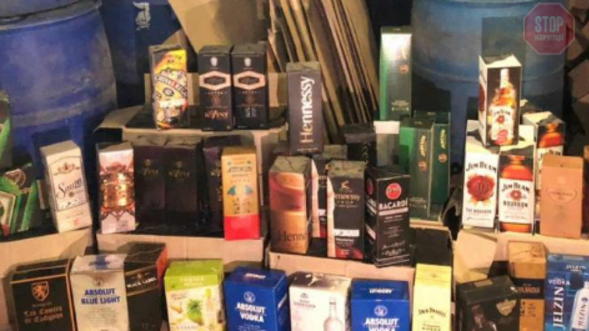 У Київській області під виглядом відомих брендів виробляли контрафактний алкоголь