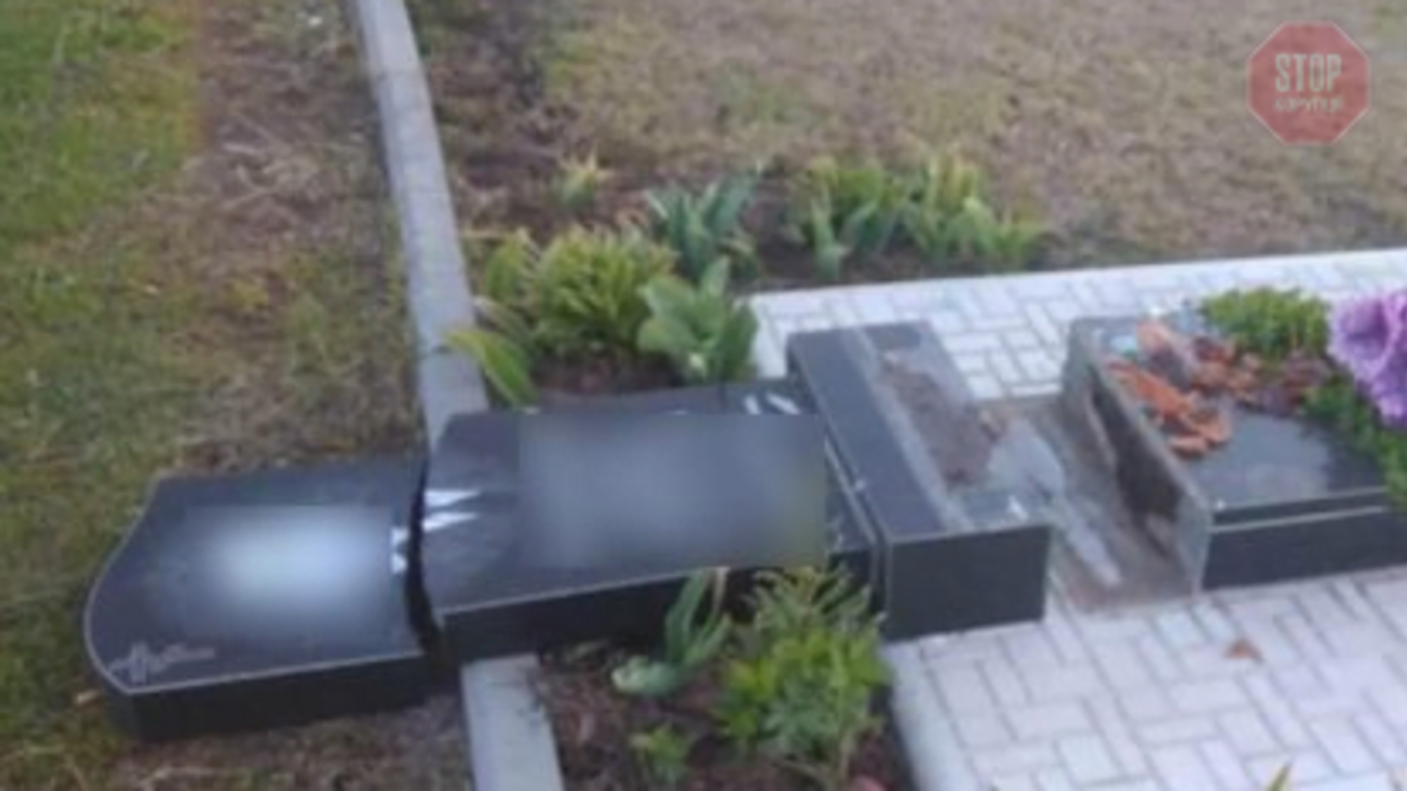 На Харківщині діти від 6 до 11 років розбили пам’ятники на могилах (фото)