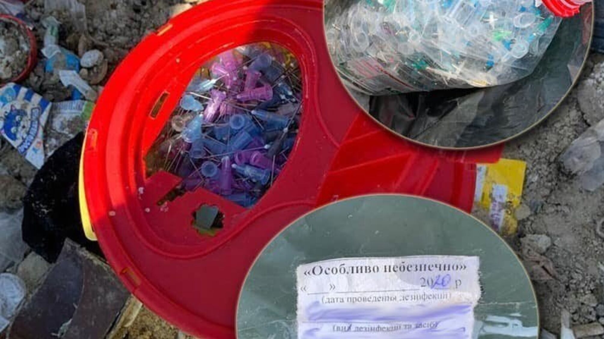 У Києві викрили фірму, яка замість утилізації просто викидала відходи з інфекційних лікарень