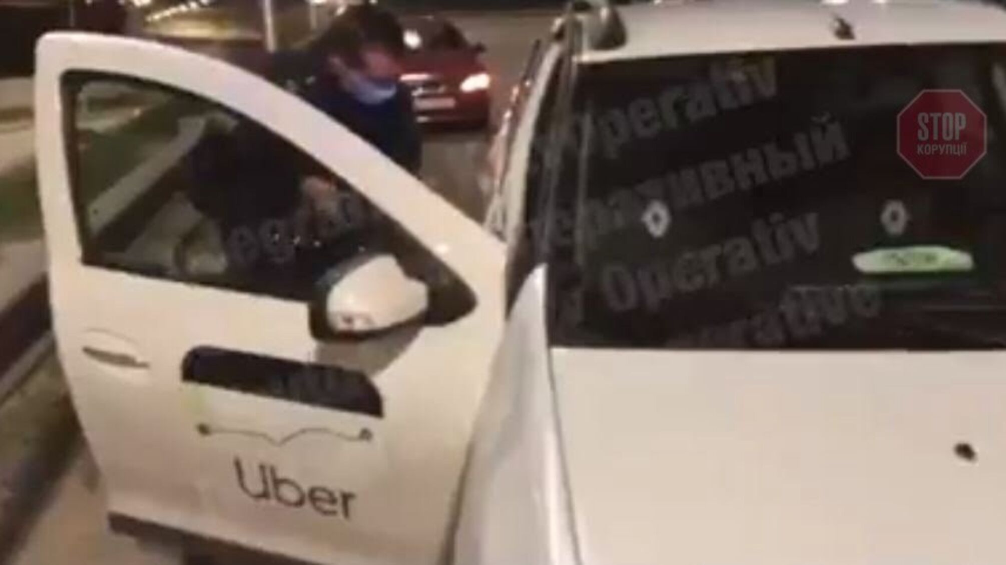 У столиці поліцейські затримали водія Uber під дією наркотиків, який перевозив пасажира (відео)
