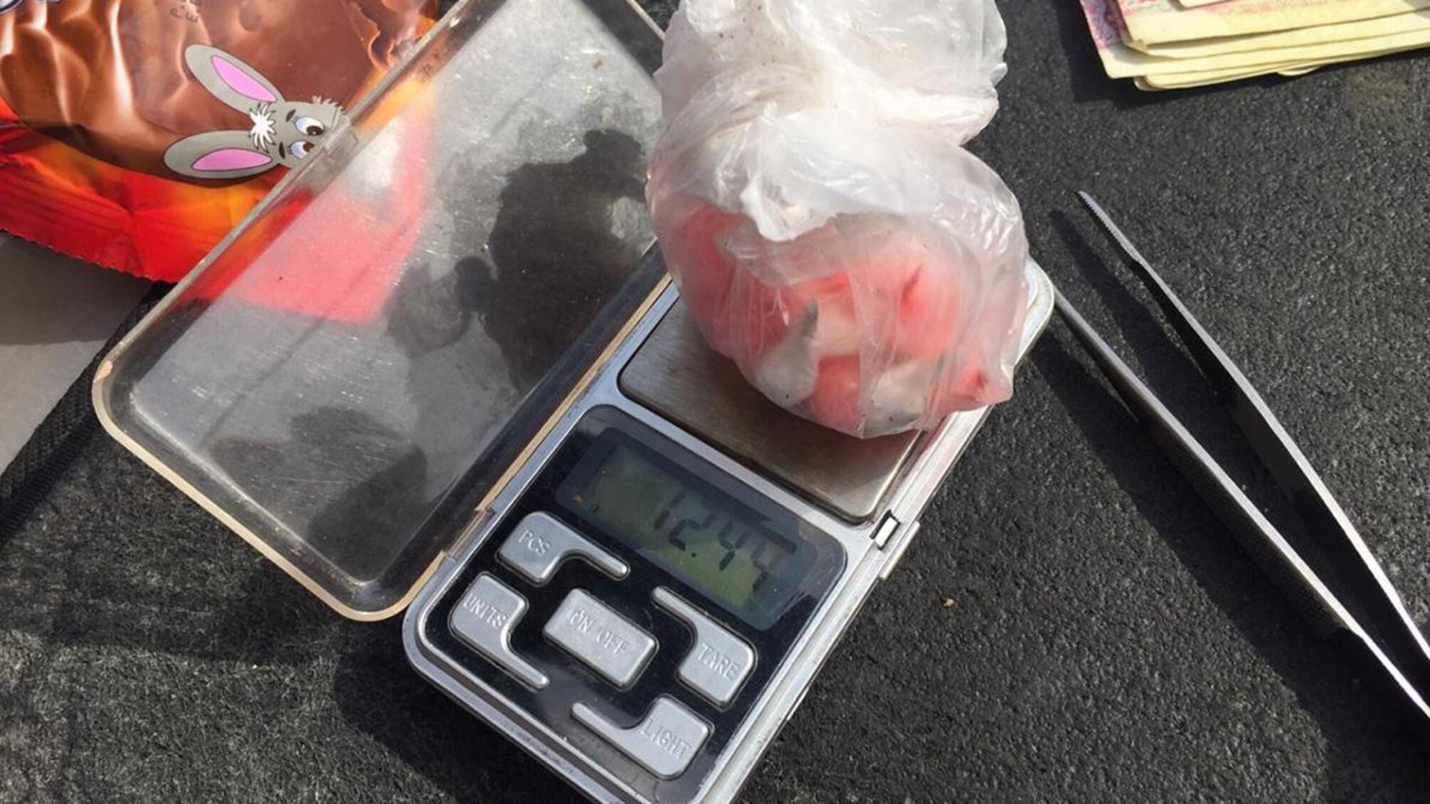 У Запоріжжі оперативники викрили жінку, яка зберігала метадон у шоколаді