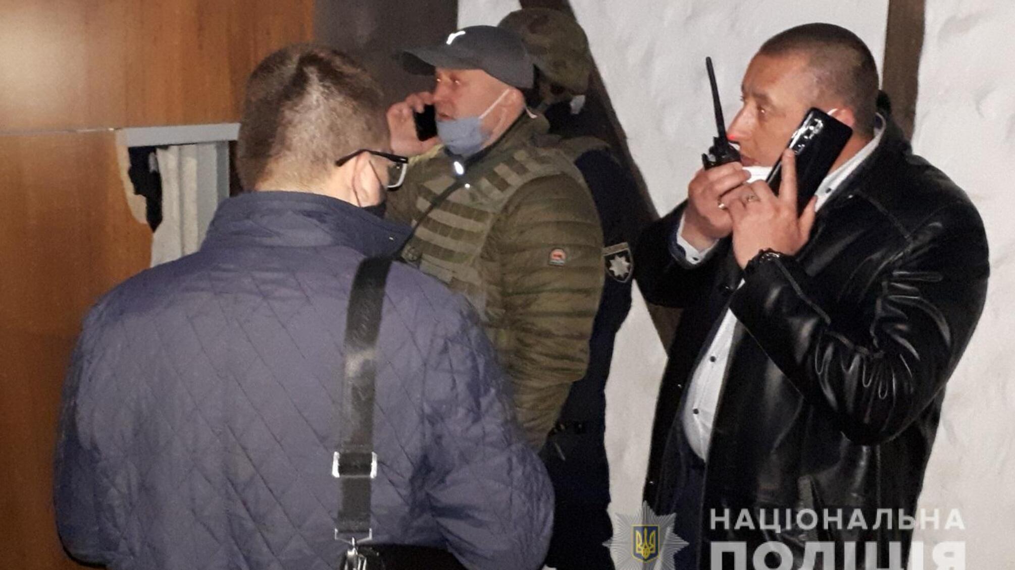 Правоохоронці Львівщини проводять переговори з чоловіком, який погрожує вибухом у ресторані