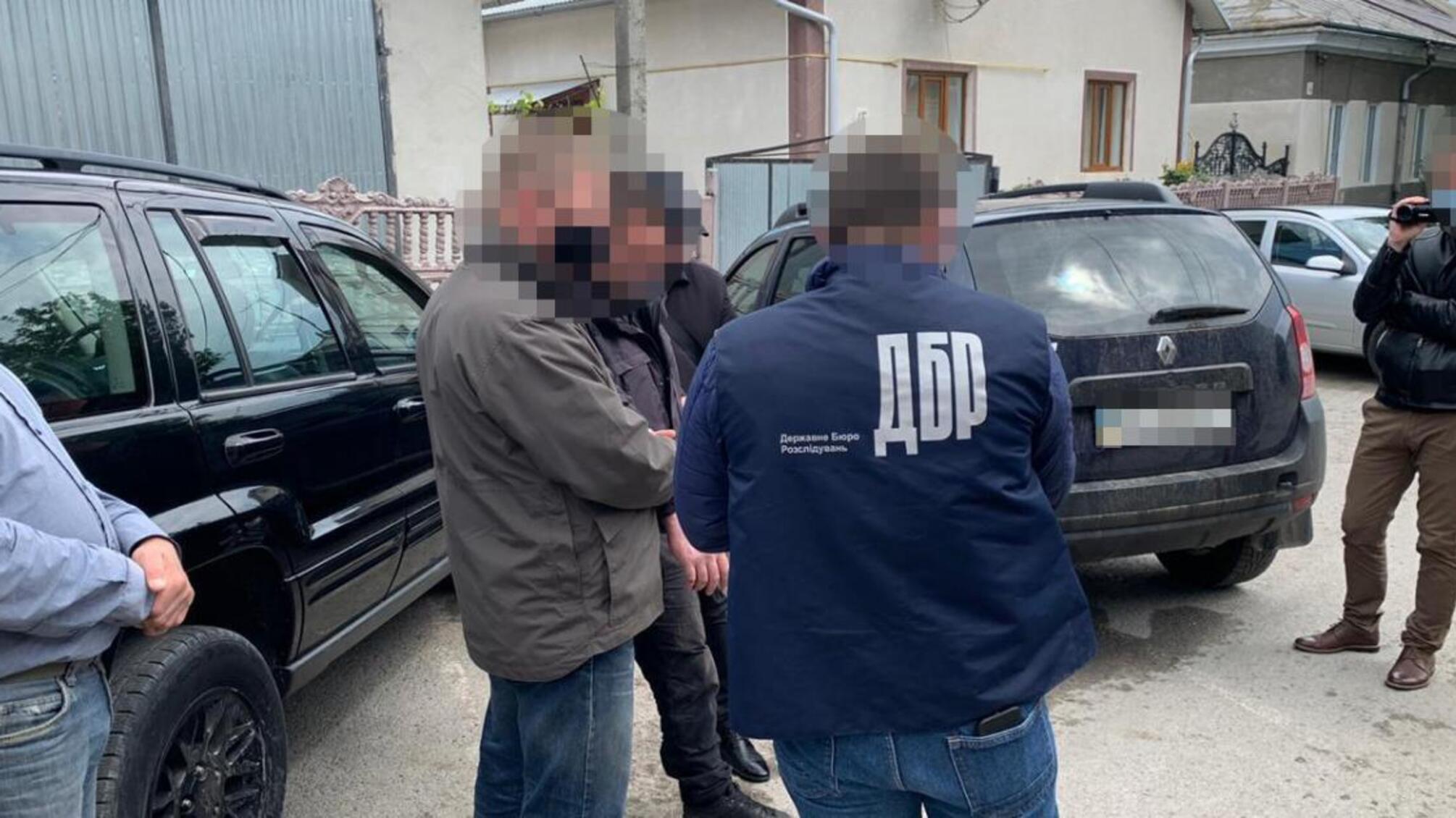 10 000 гривень хабара за отримання водійських прав – ДБР затримало поліцейського