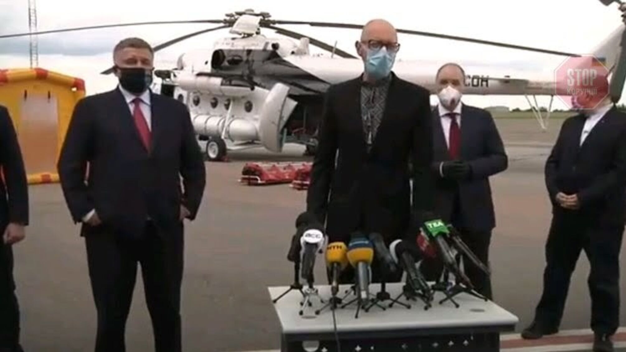 Нардепи від 'Слуги народу' не зрозуміли, чому Яценюк виступав на офіційному брифінгу членів уряду