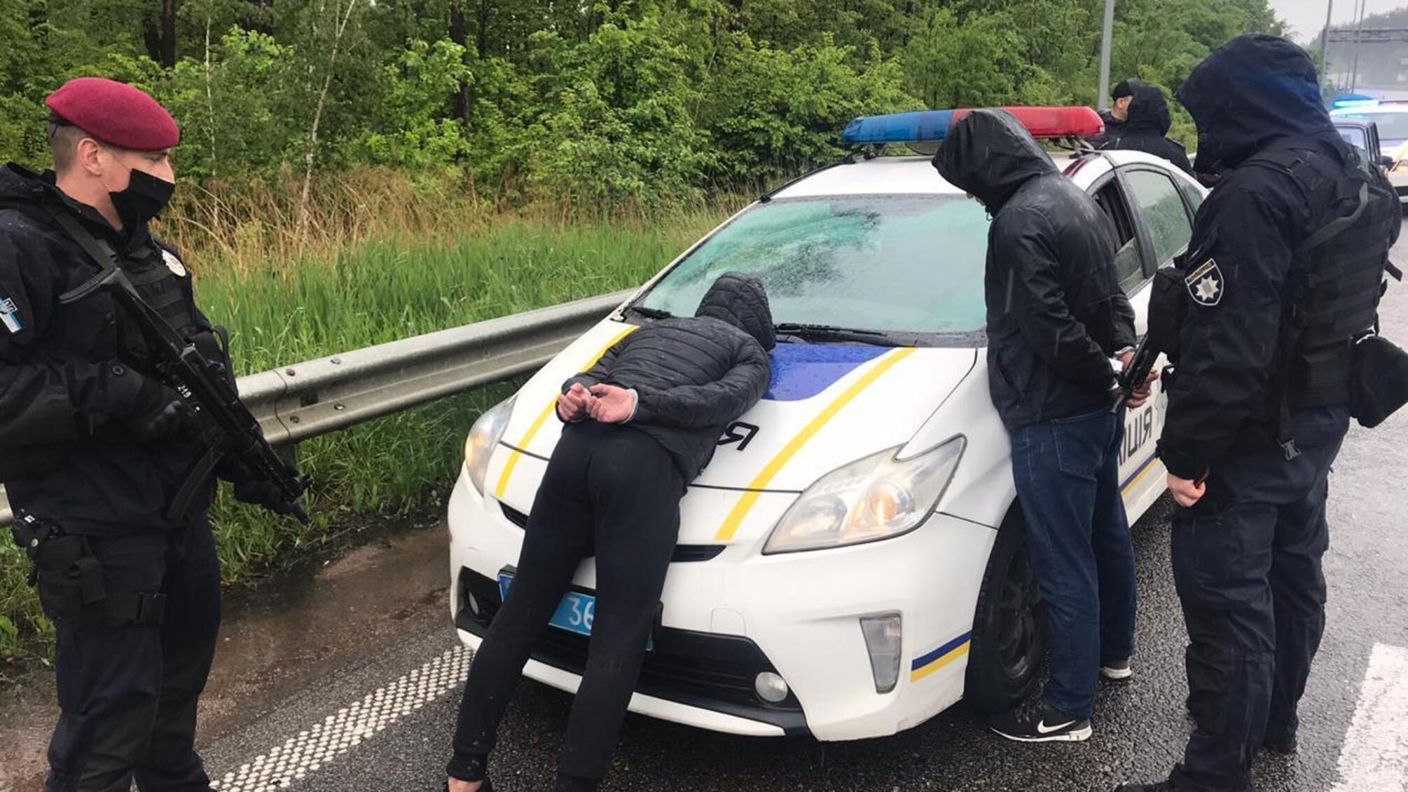 На Житомирщині поліцейські затримали автомобіль учасників стрілянини у Броварах