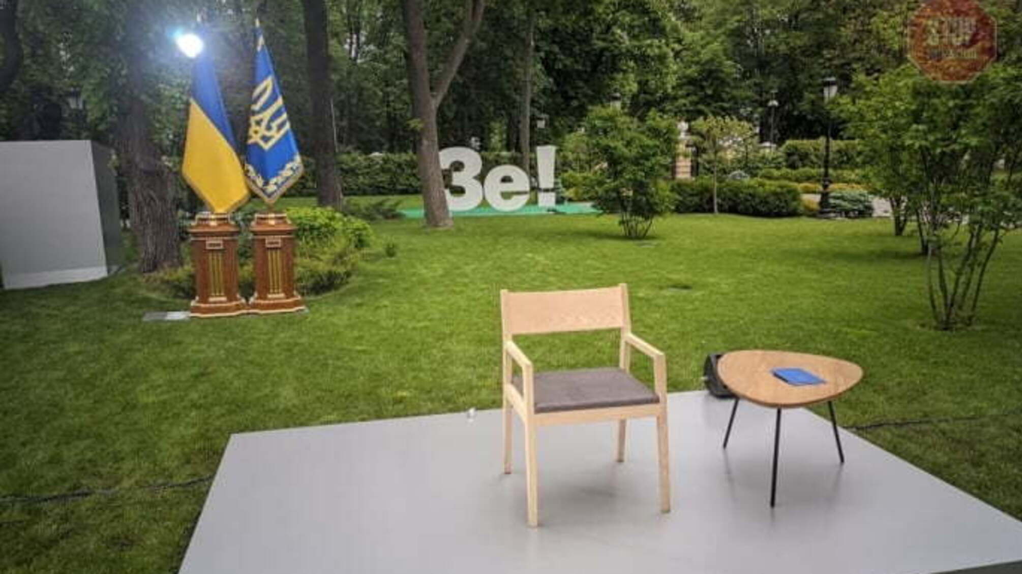 Вимірюють температуру та перевіряють апаратуру: підготовка до пресконференції Зеленського (фото)