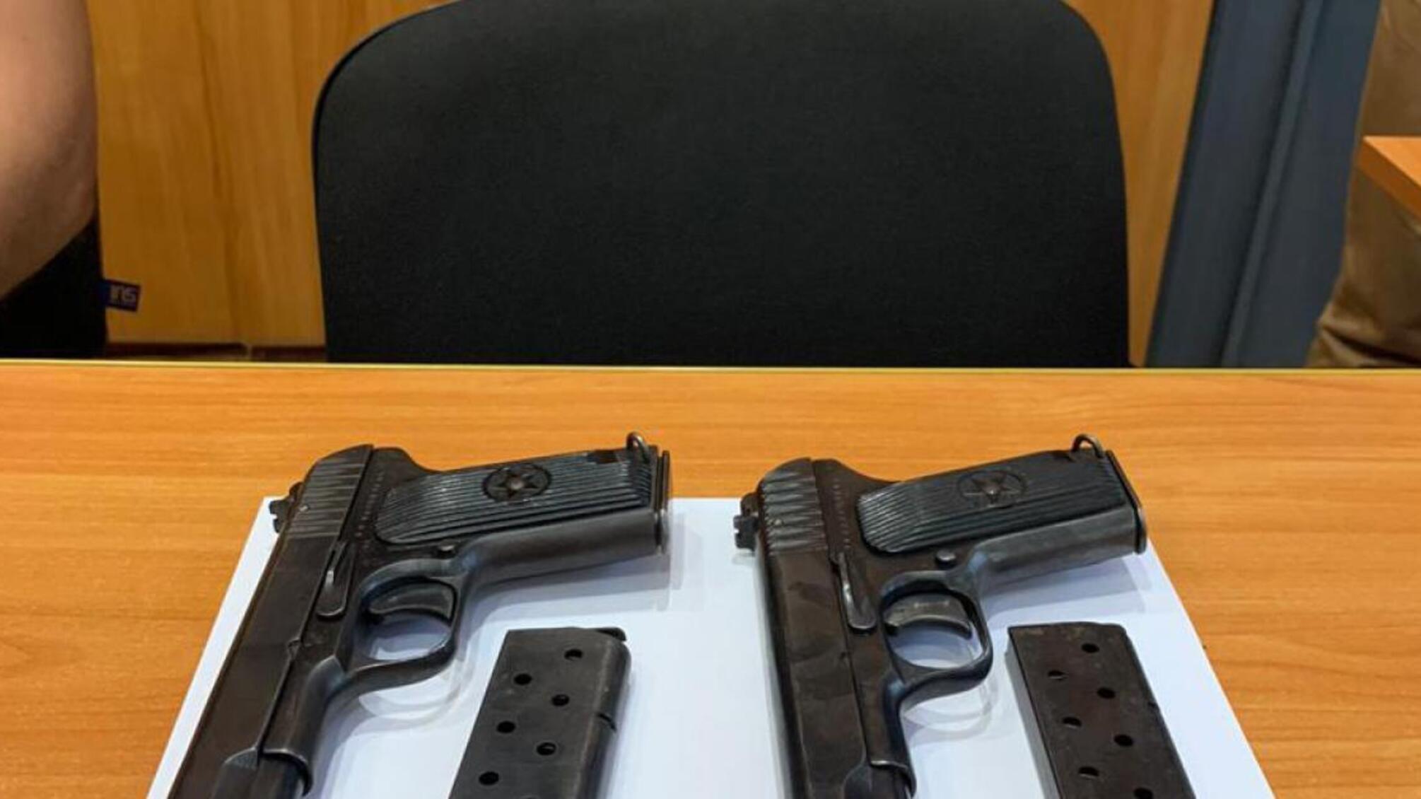 Підбурював начальника військової частини викрасти та продати зброю за 600 доларів США – покупця затримали «на гарячому»