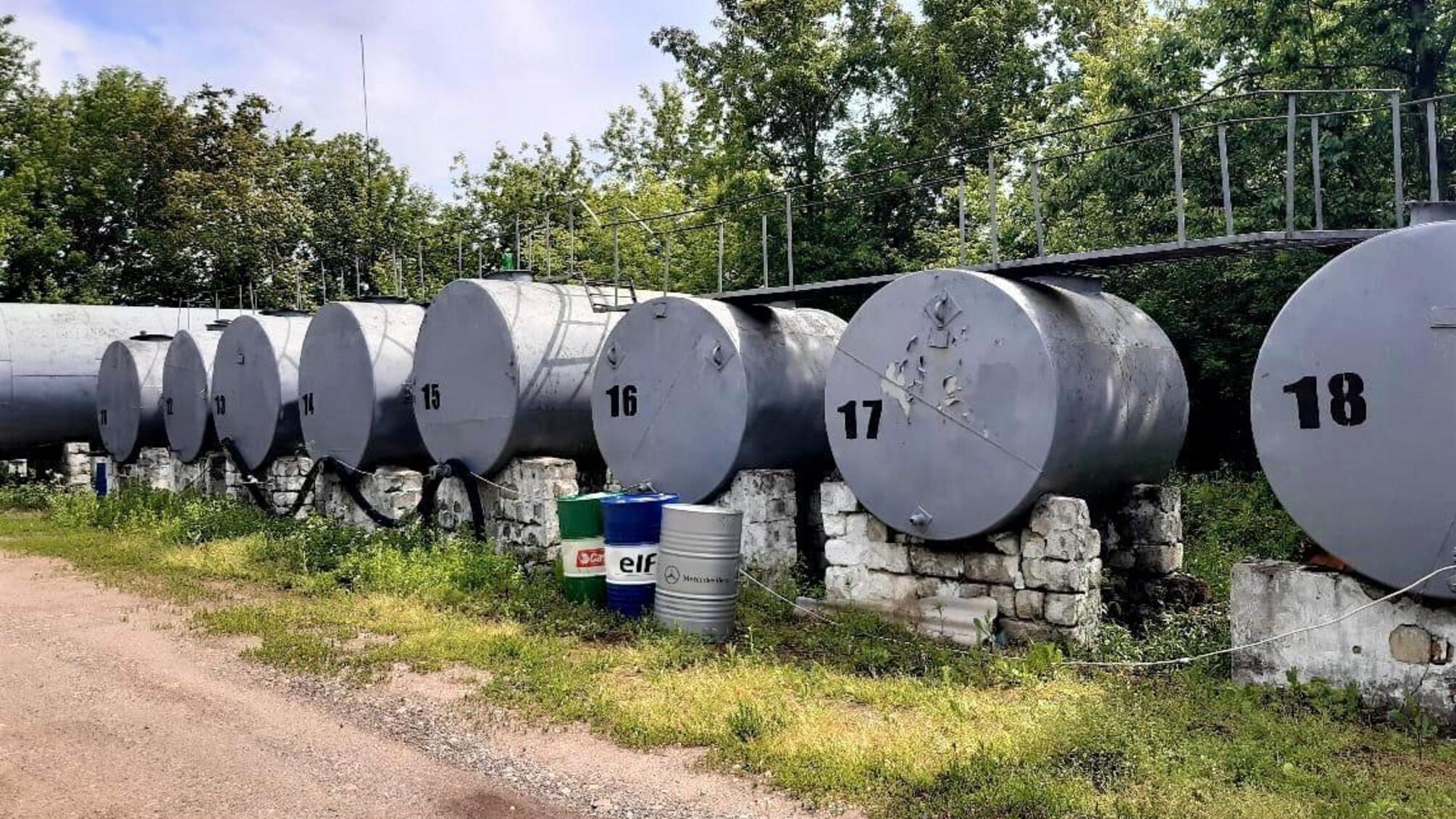 На Буковині правоохоронці викрили продаж контрафактного пального на понад 3,5 млн грн