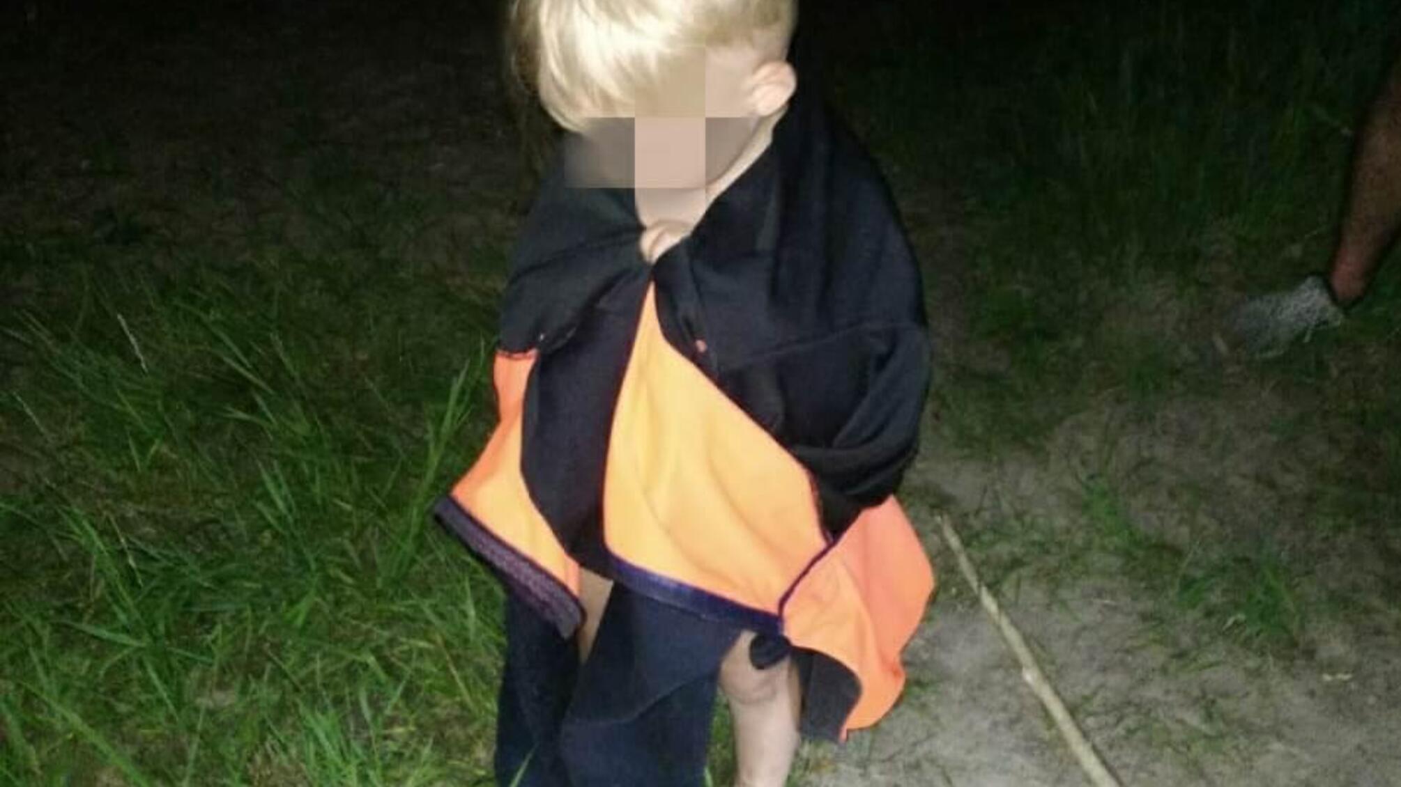 На Дніпропетровщині поліцейські розшукали дворічного хлопчика, який заблукав у лісі