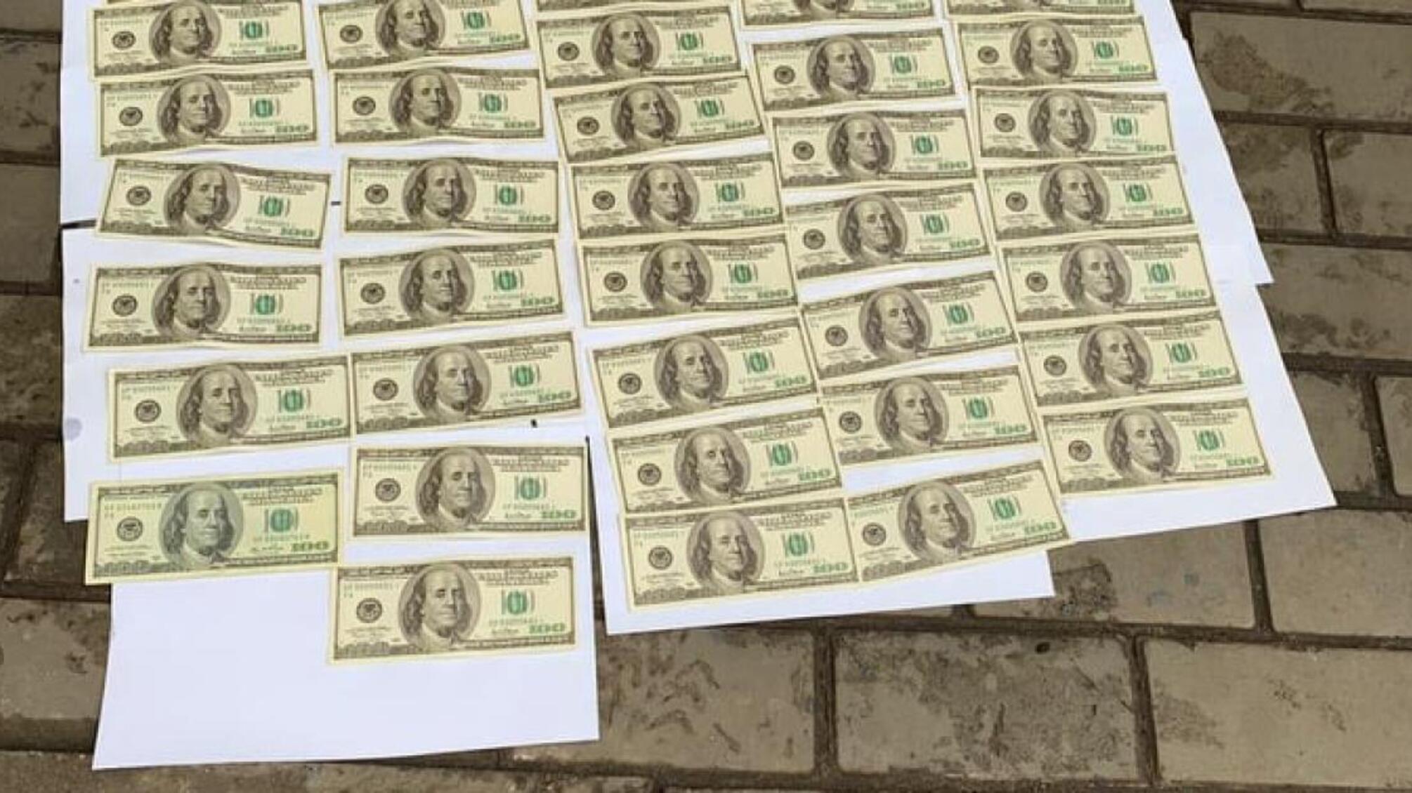 5000 доларів США за уникнення тюремного терміну — ДБР затримало поліцейського