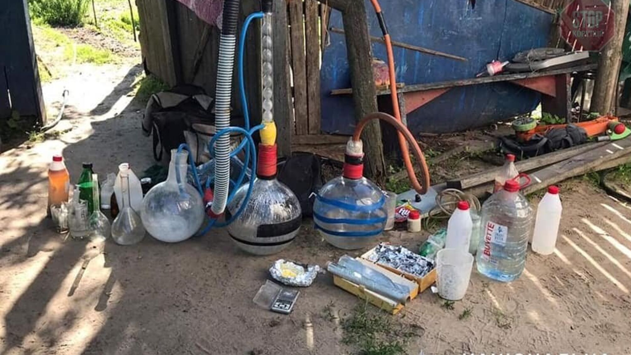 На Київщині правоохоронці затримали групу торгівців амфетаміном та ліквідувала 3 нарколабораторії (фото)