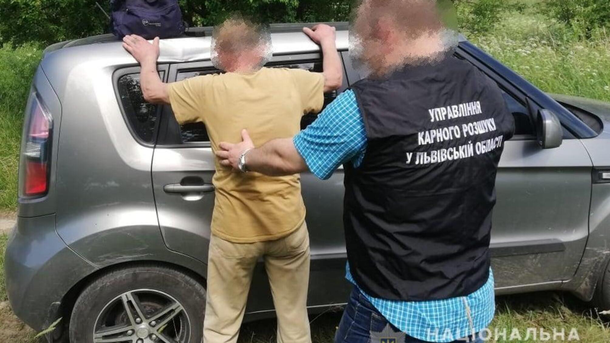 На Львівщині поліцейські викрили торговця боєприпасами