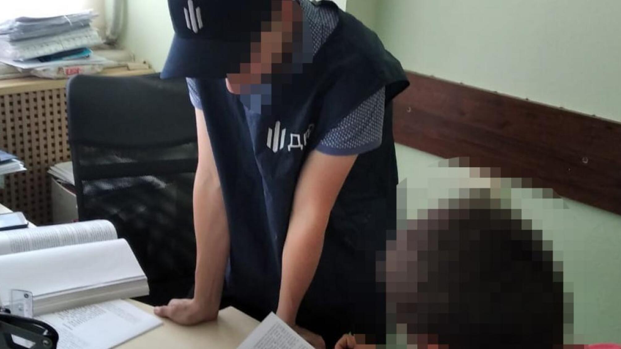 84 000 гривень систематичних хабарів – ДБР повідомило про підозру посадовцям лісгоспу