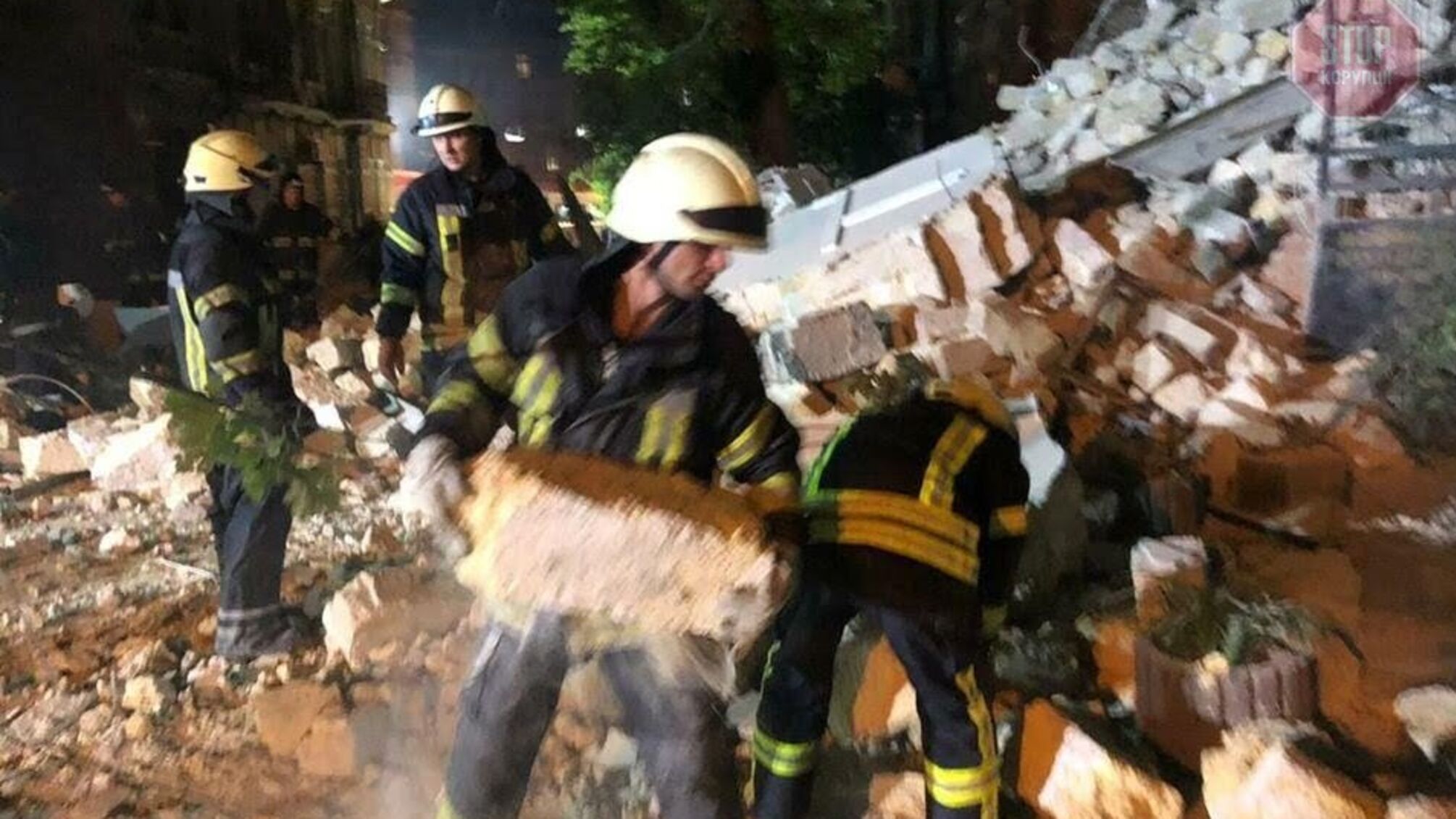 Черговий обвал будинку в Одесі: постраждалий у лікарні