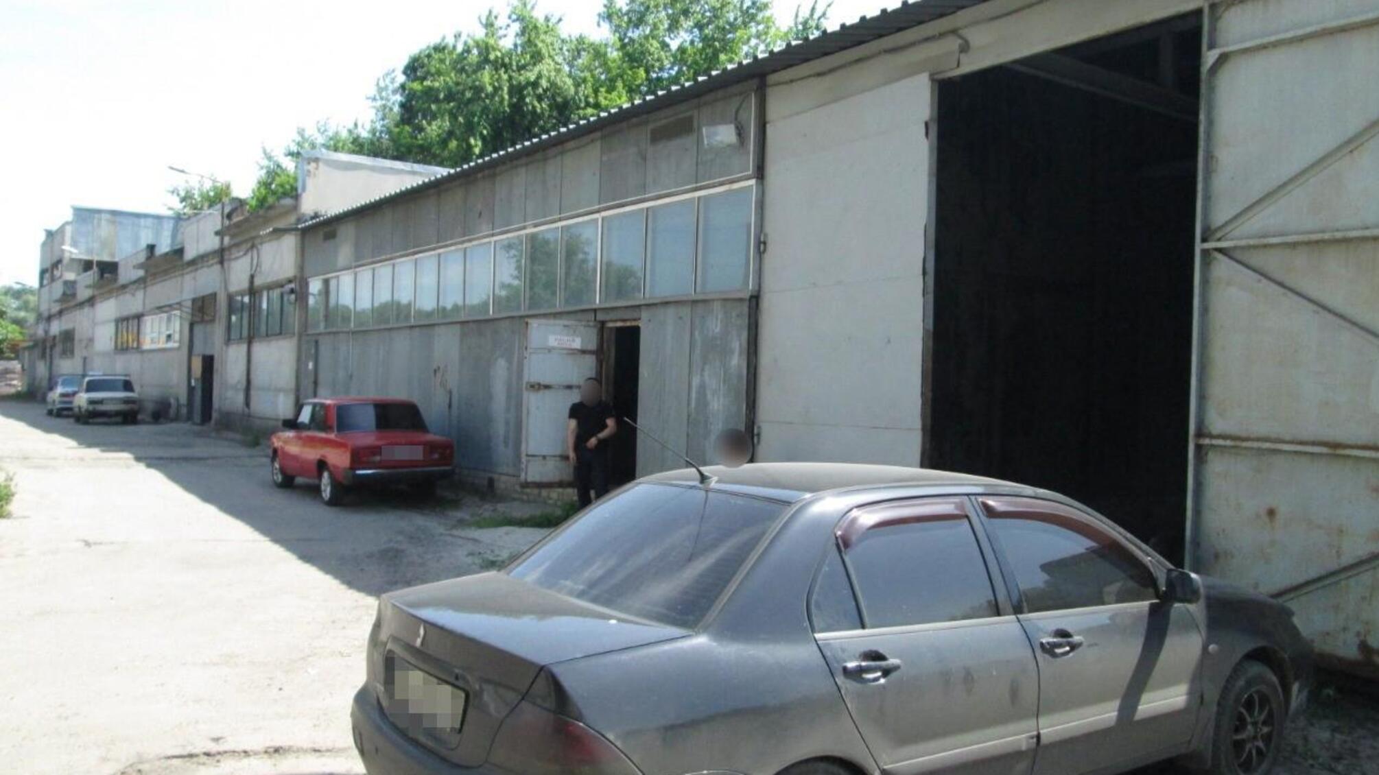 Правоохоронці виявили у Харкові підпільний цех з виготовлення спиртних напоїв