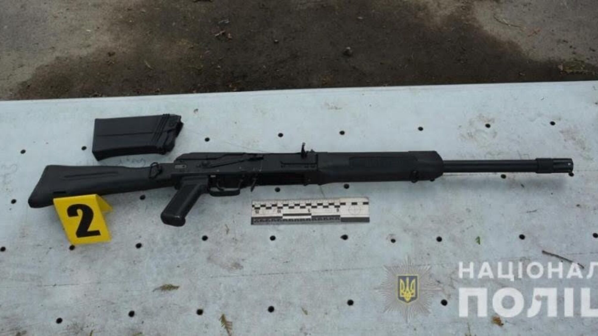 На Львіщині чоловік влаштував стрілянину з автомата посеред вулиці