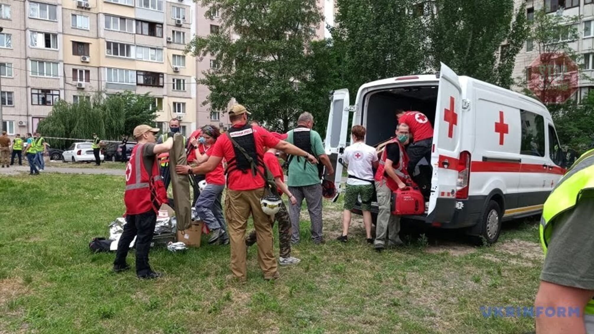 Під завалами у столиці можуть бути троє людей - Кличко