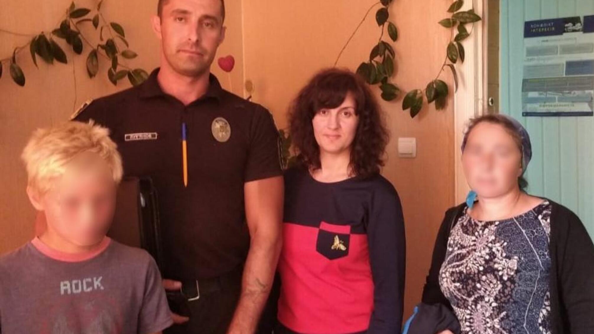 На Хмельниччині поліцейські повернули додому зниклого 12-річного хлопчика