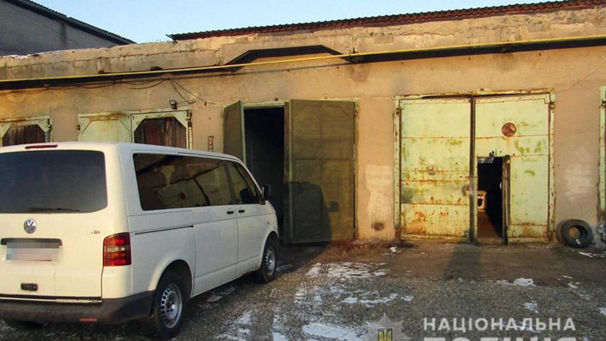 На Хмельниччині поліцейські розкрили крадіжку і повернули волонтерам інструменти, за допомогою яких вони ремонтують транспорт для ООС