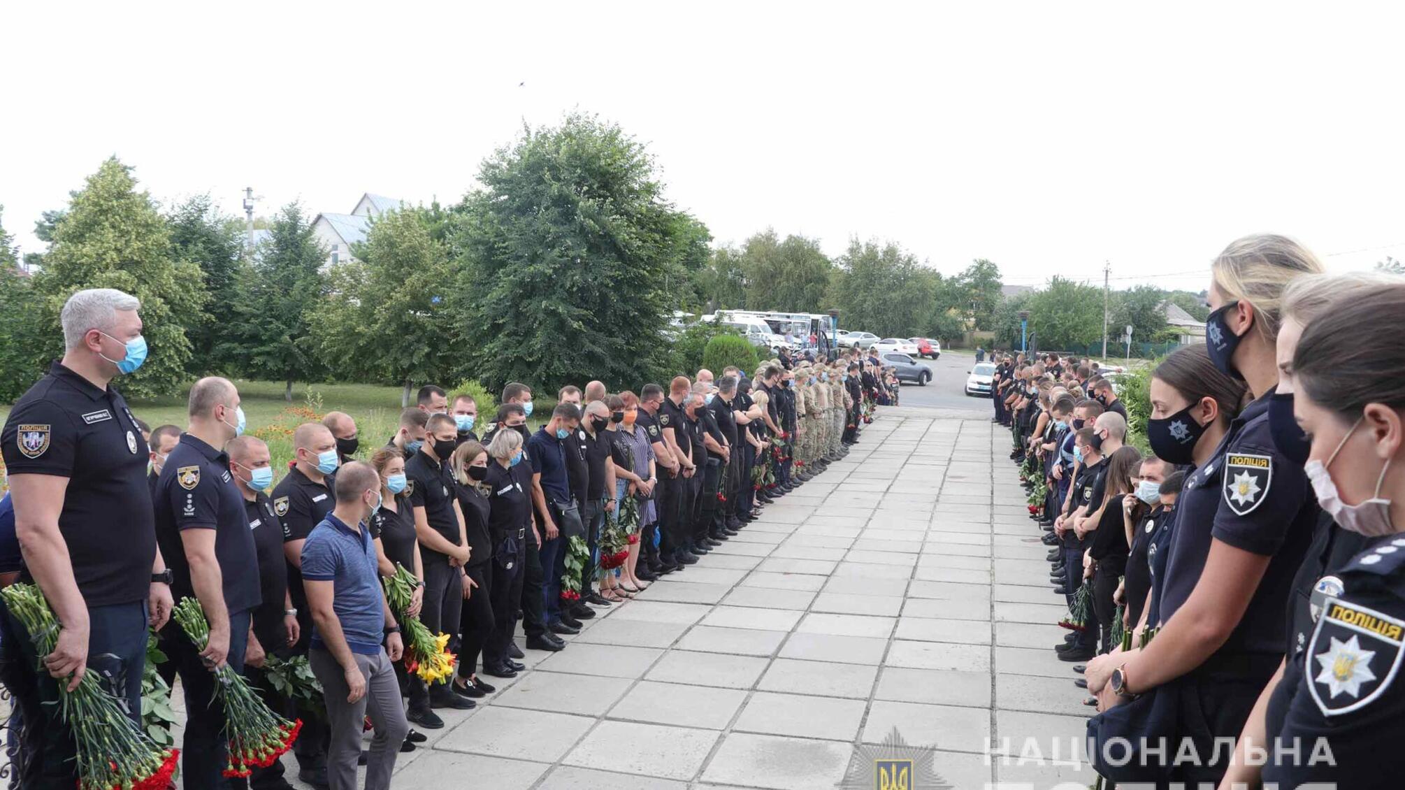 Дніпропетровщина провела в останню путь поліцейського Дарвіна Потуданського