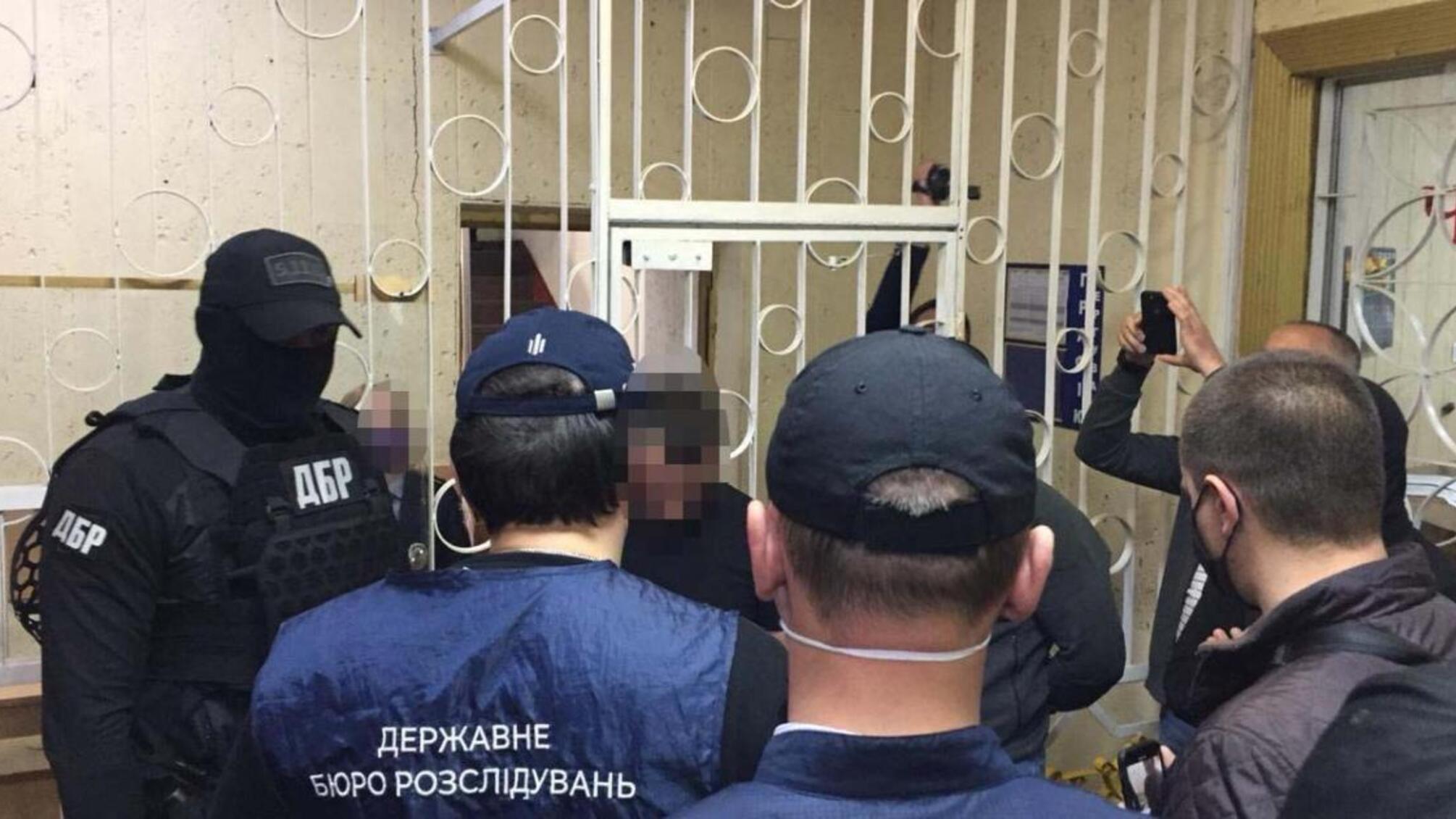 ДБР затримало 7 учасників банди поліцейських, серед яких два керівники відділу поліції (ВІДЕО)