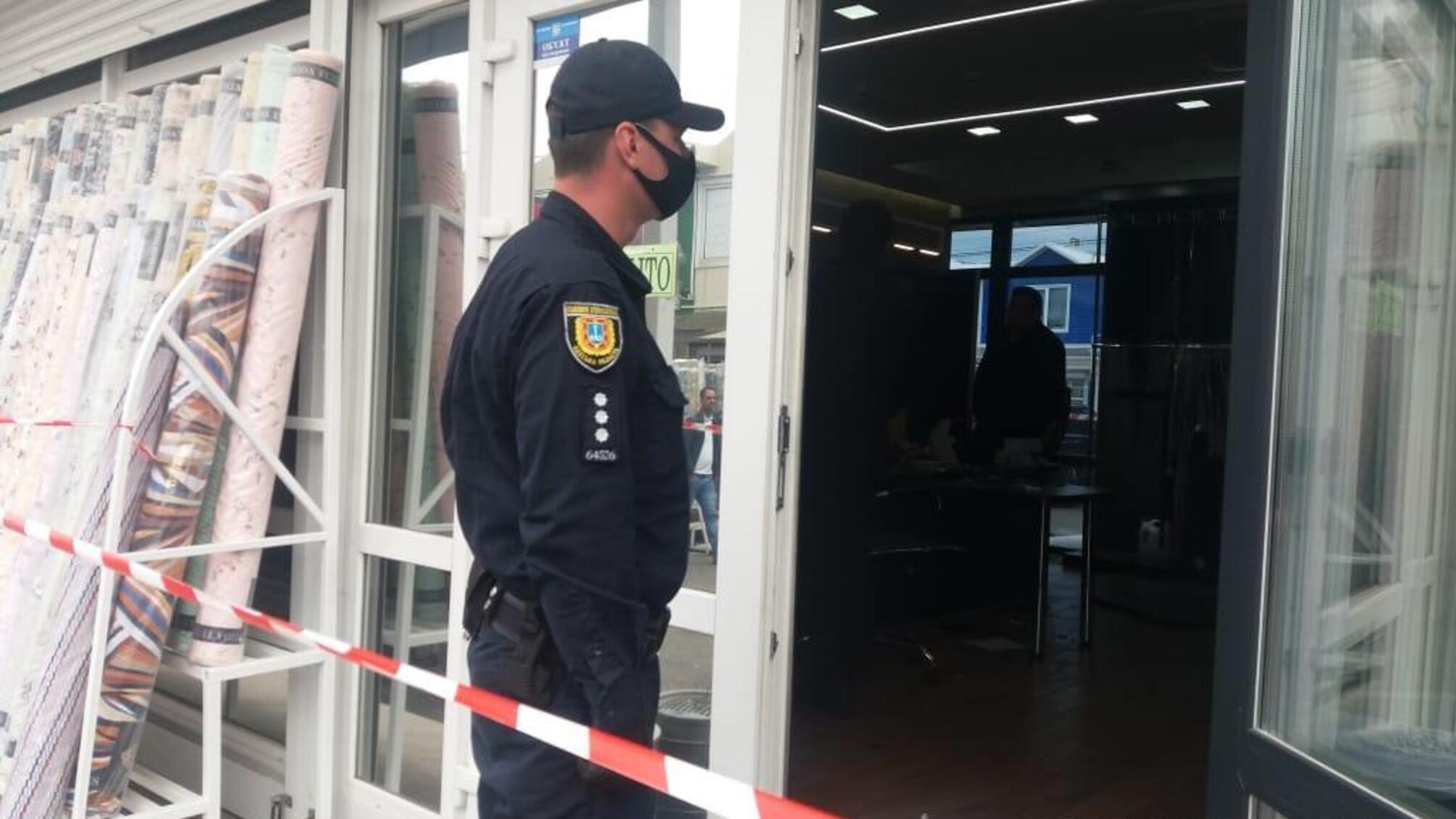 Поліцейські встановлюють обставини стрілянини на промтоварному ринку