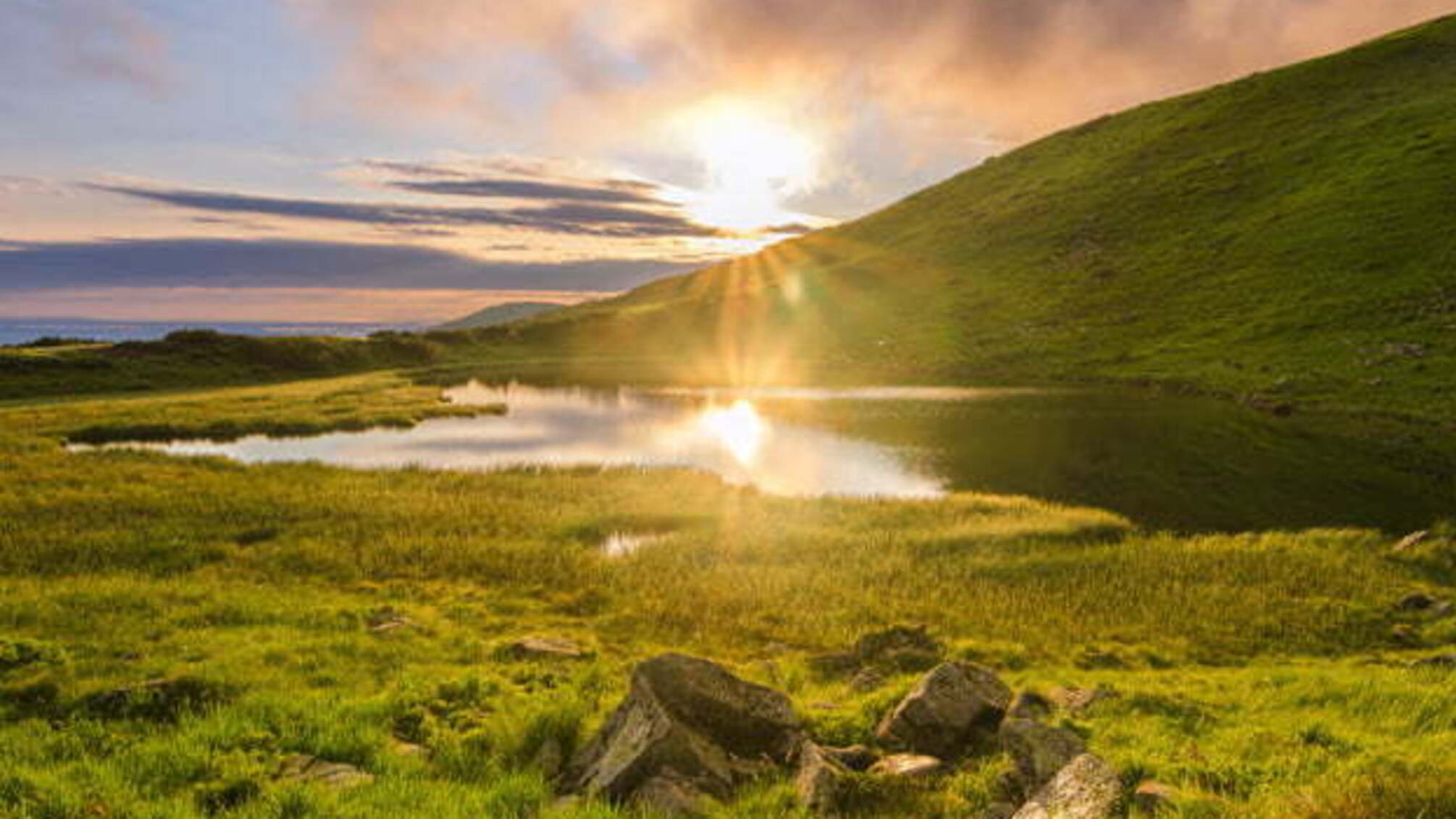 Грози, шквали та +34°: чого чекати до вихідних