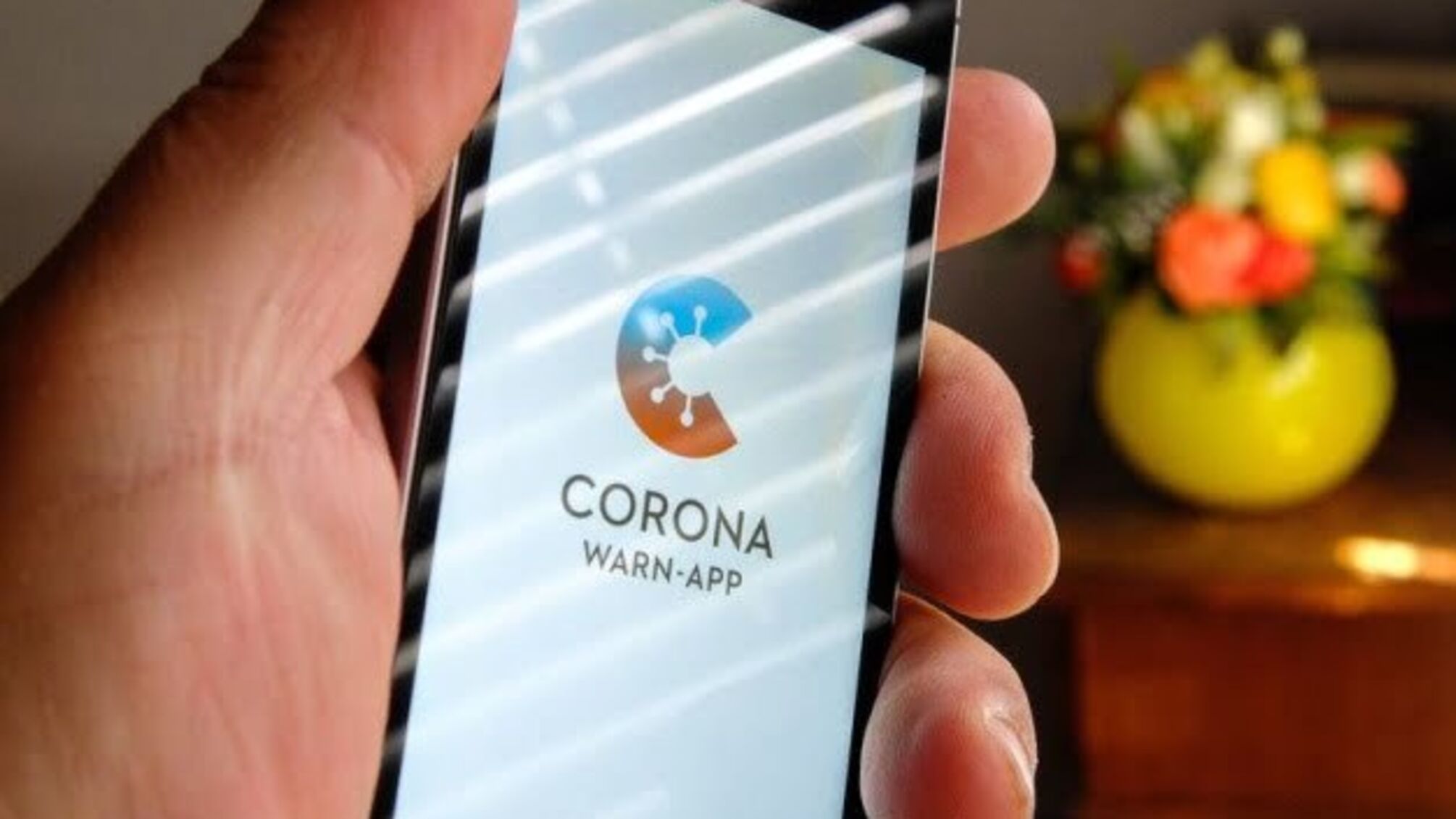 ФРН запустила мобільний додаток, який попереджає про можливість зараження COVID-19