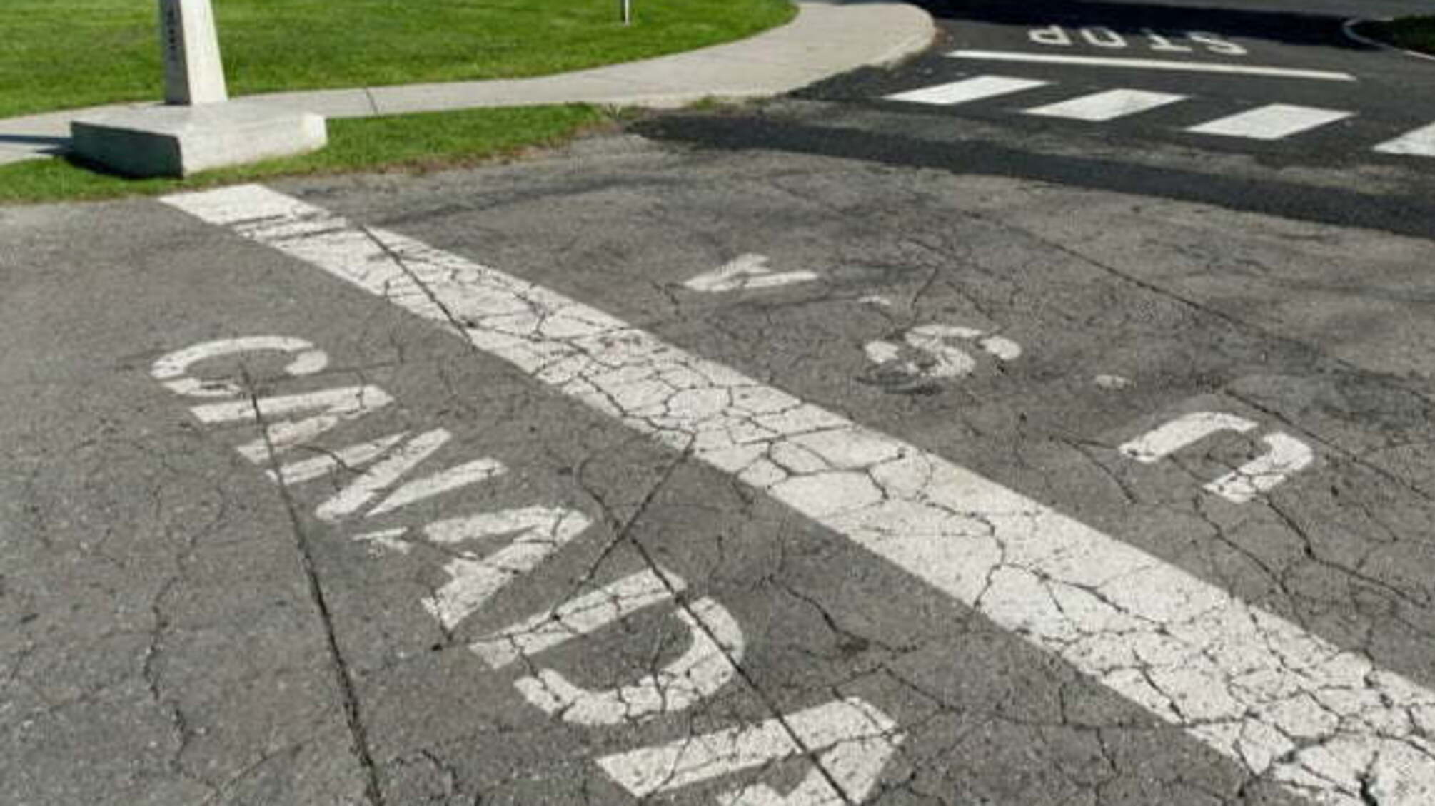 Кордон між Канадою та США залишатиметься закритим ще місяць