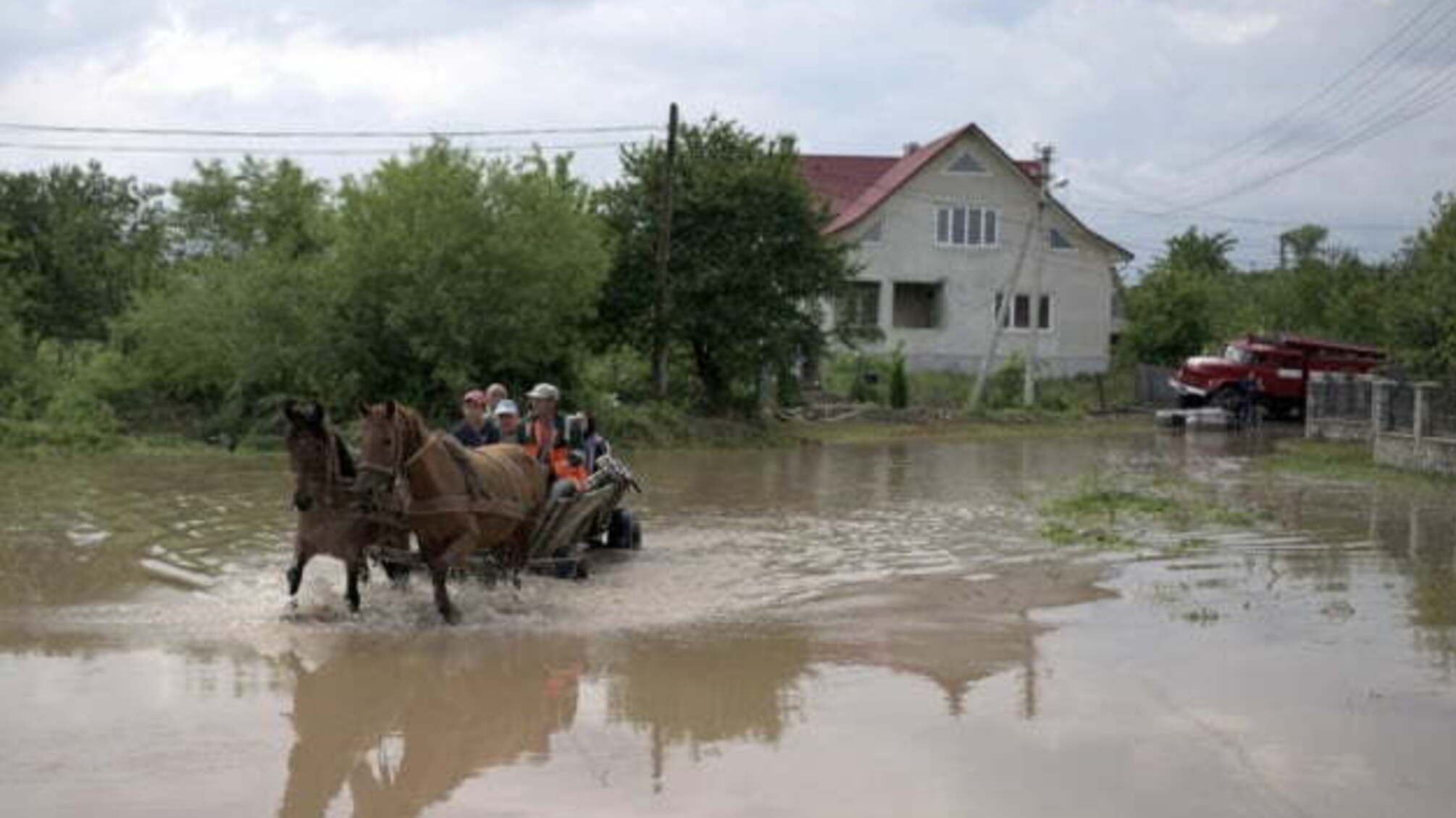 Італія направила в Україну гумдопомогу постраждалим від повеней