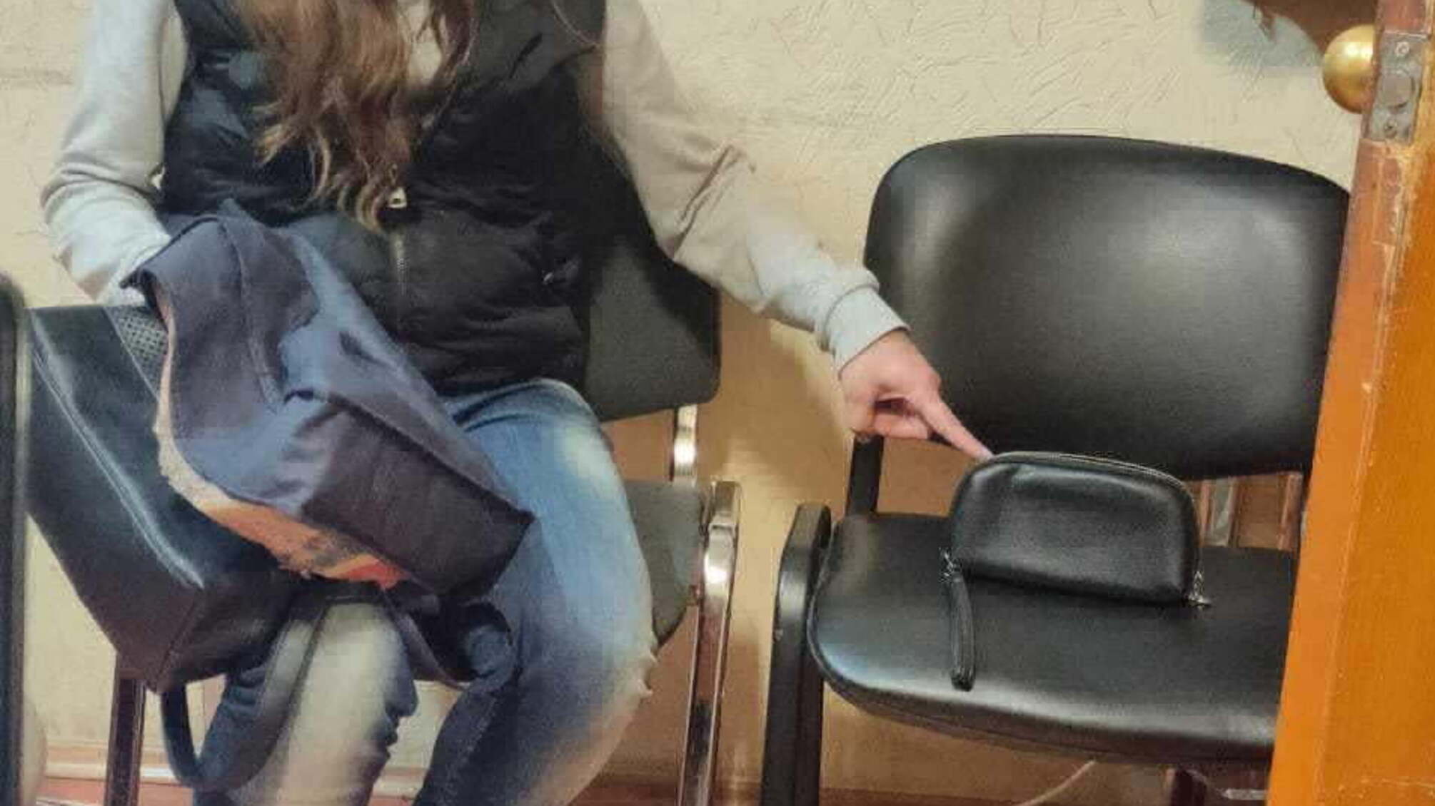 У Крижанівці поліцейський викрив жінку на крадіжці у маршрутному таксі