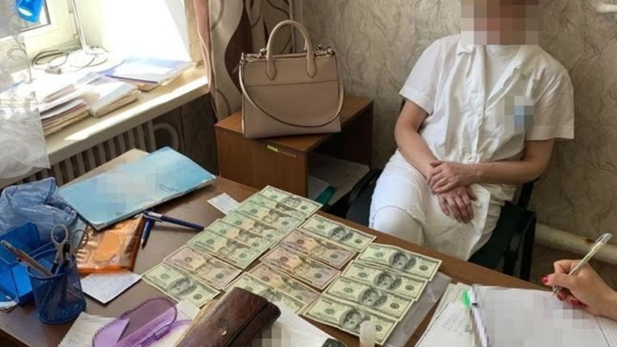 У Харкові лікарка-психіатр погоріла на хабарі (фото)