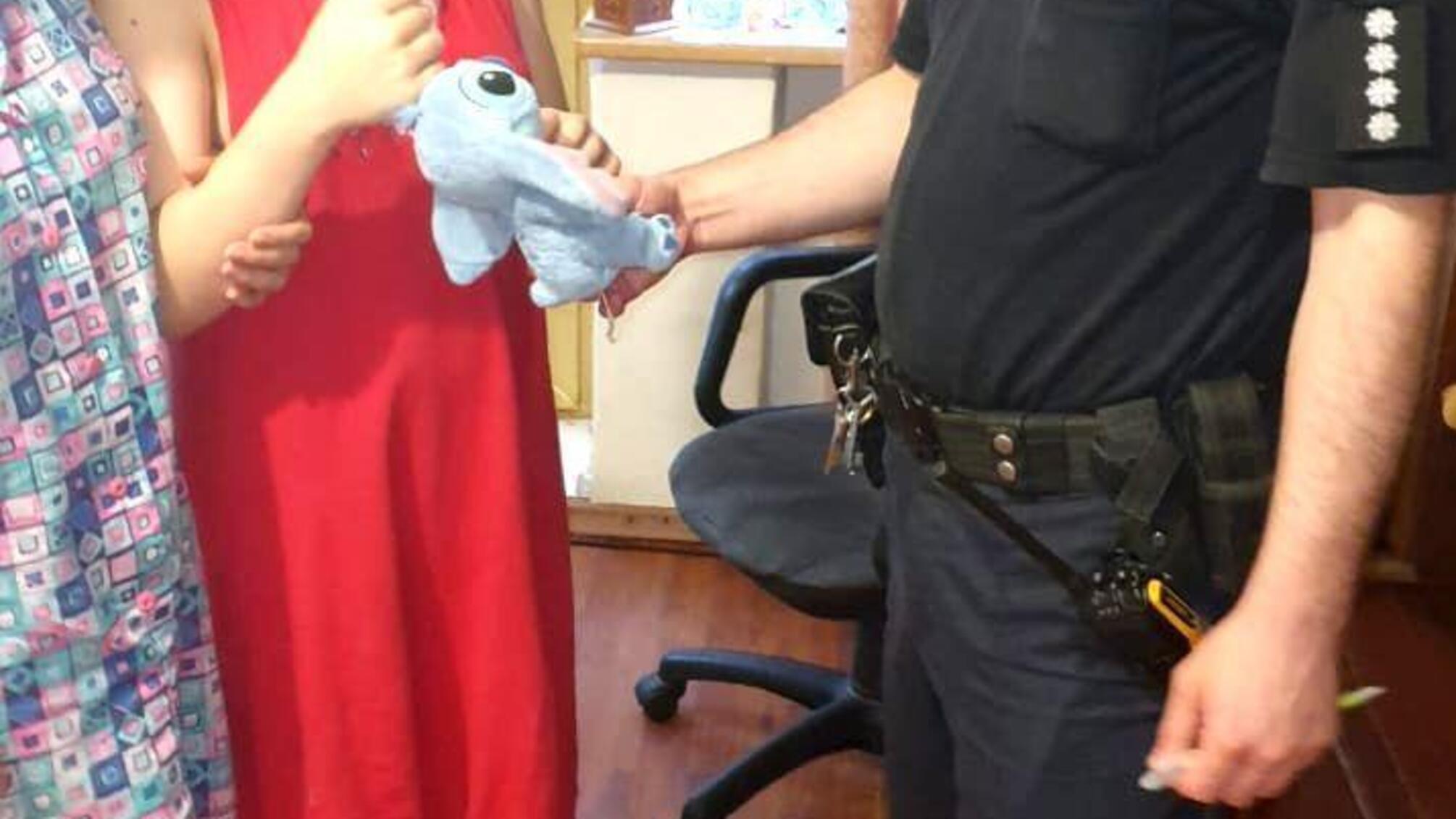 У Херсоні рятувальники та поліцейські допомогли дитині