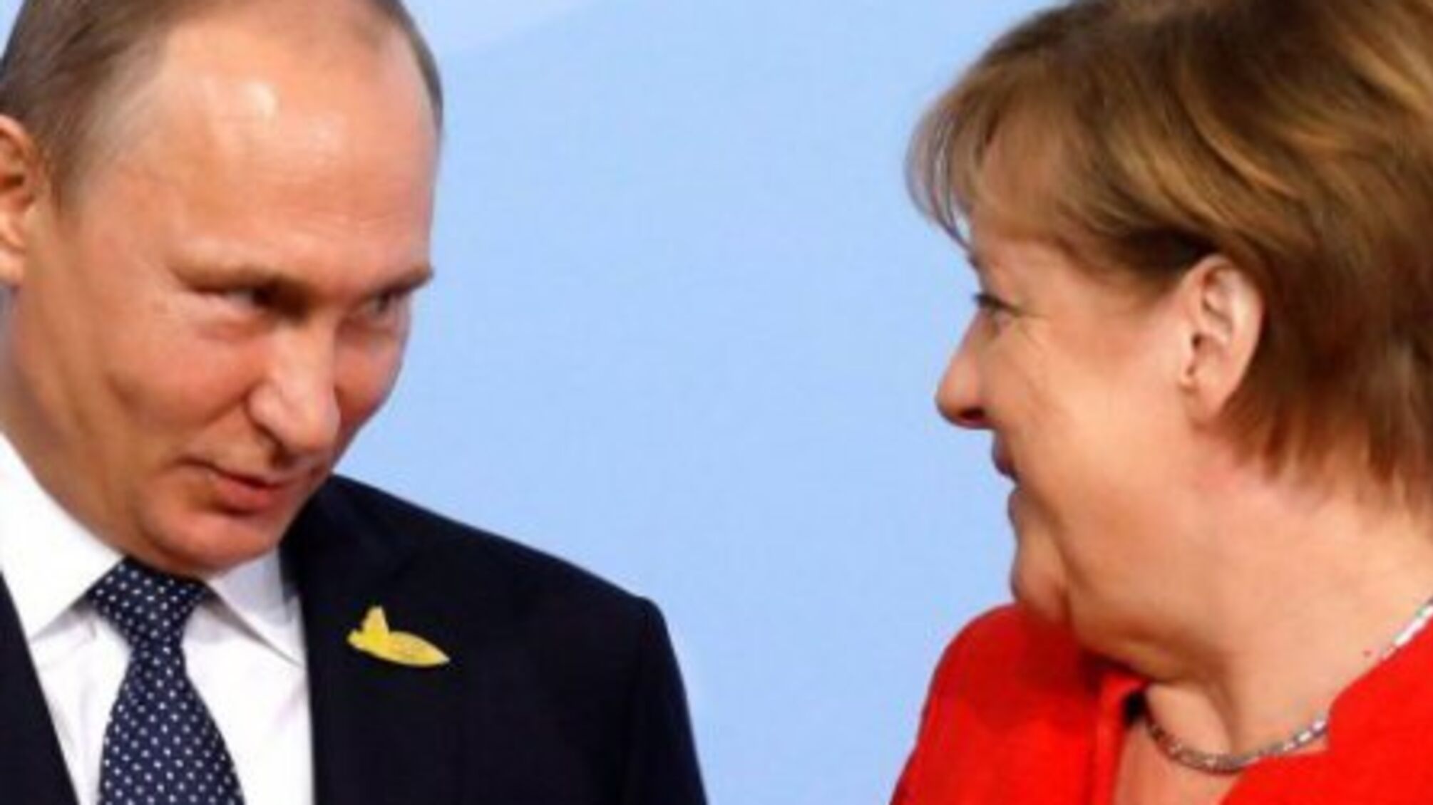 Путін і Меркель обговорили ситуацію в Україні