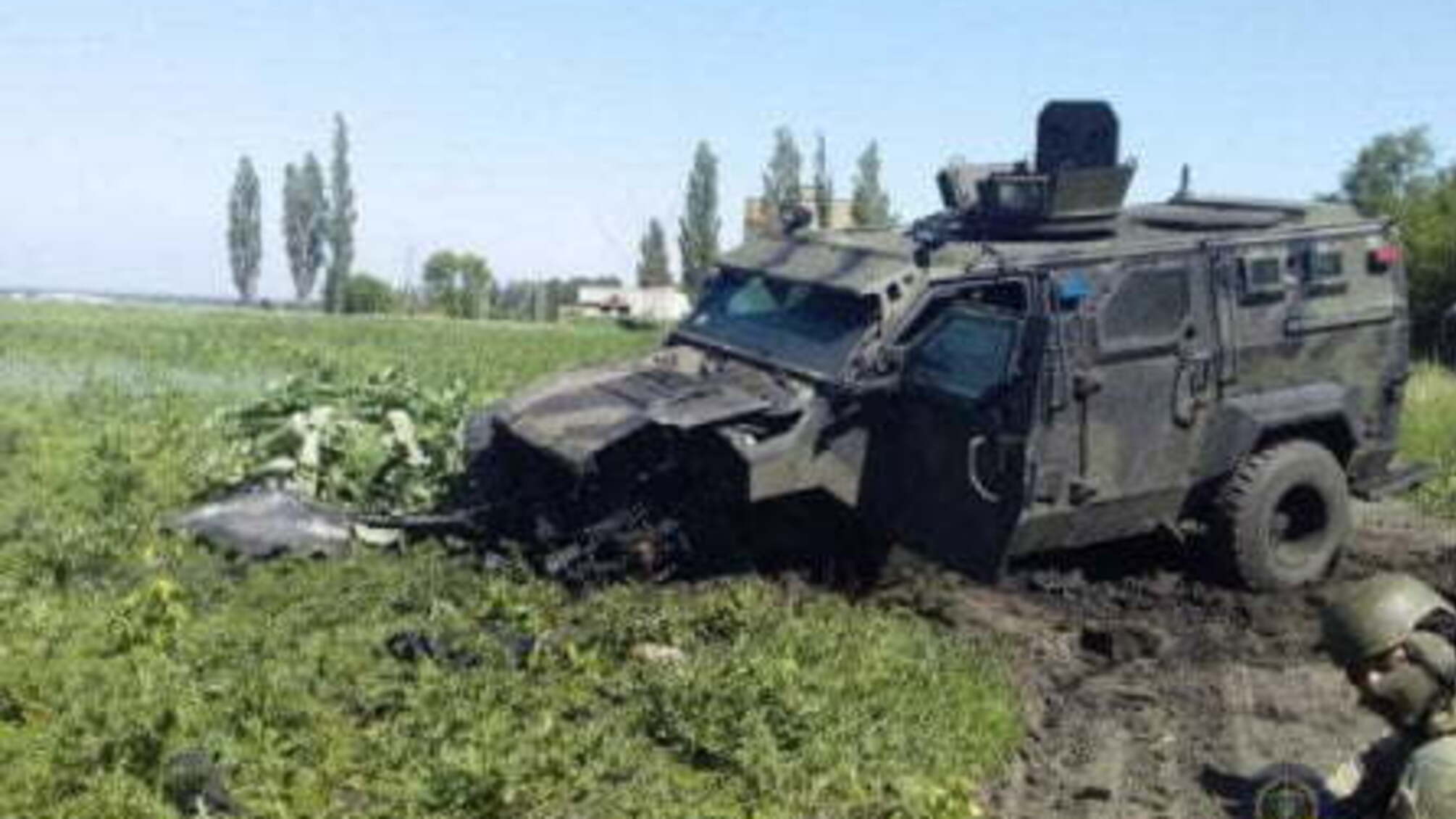 На Донбасі підірвався автомобіль з нацгвардійцями