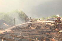 Блискавка влучила у ферму: спалахнула масштабна пожежа