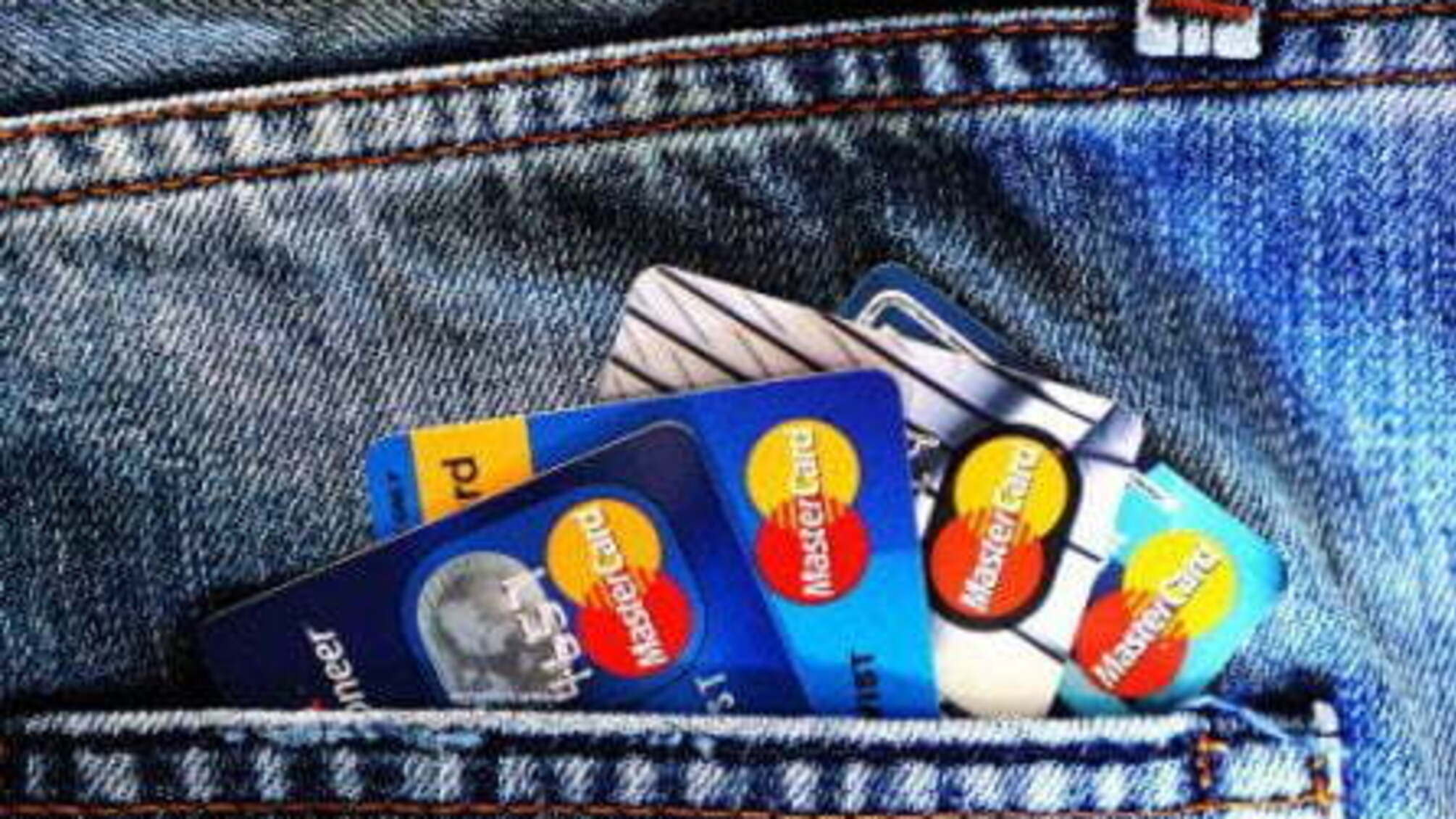 Попит на кредитні картки зріс: банкіри пояснили чому