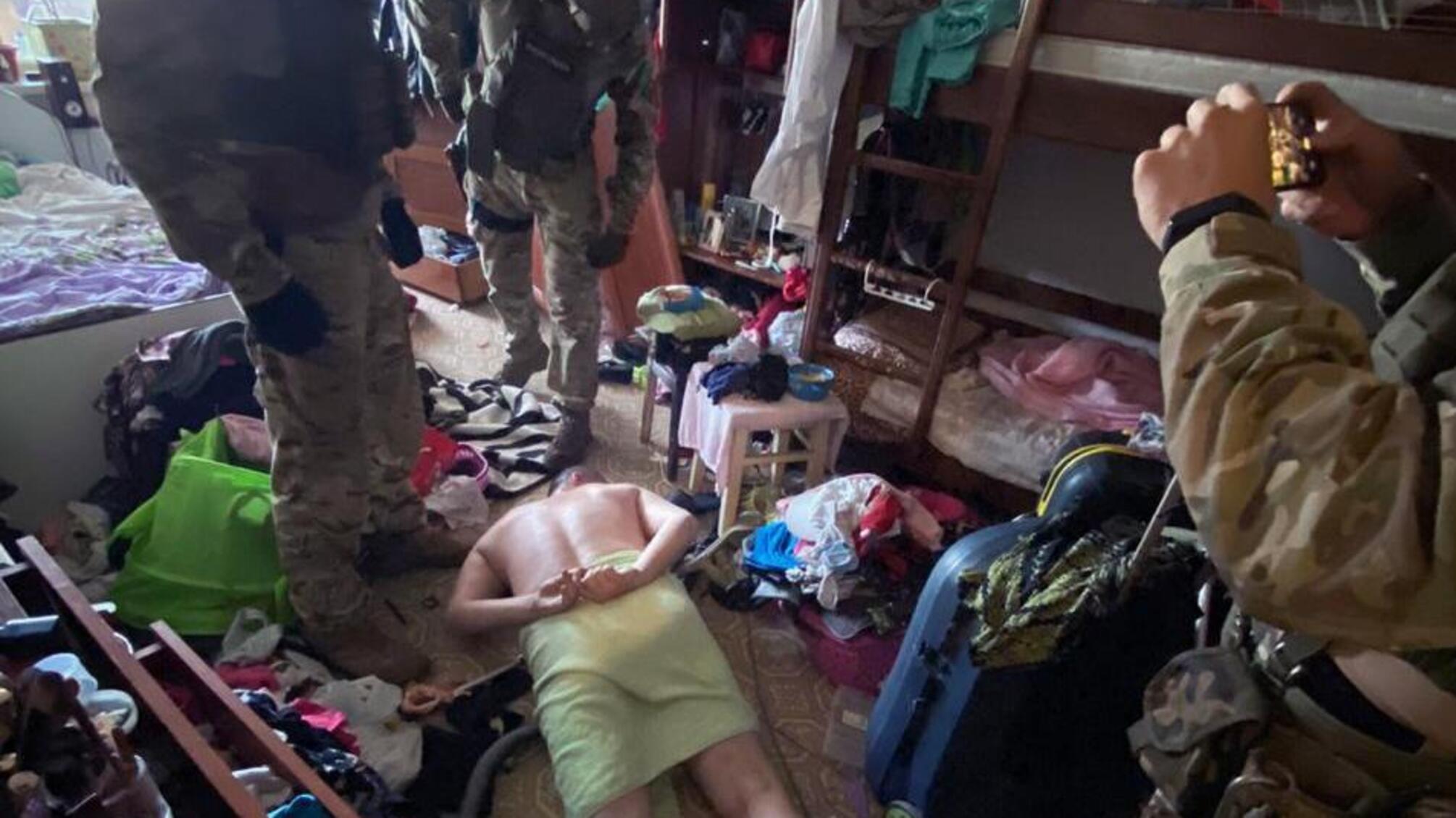 На Сумщині поліція викрила двох осіб в організаці нарколабораторії та збуті психотропних речовин