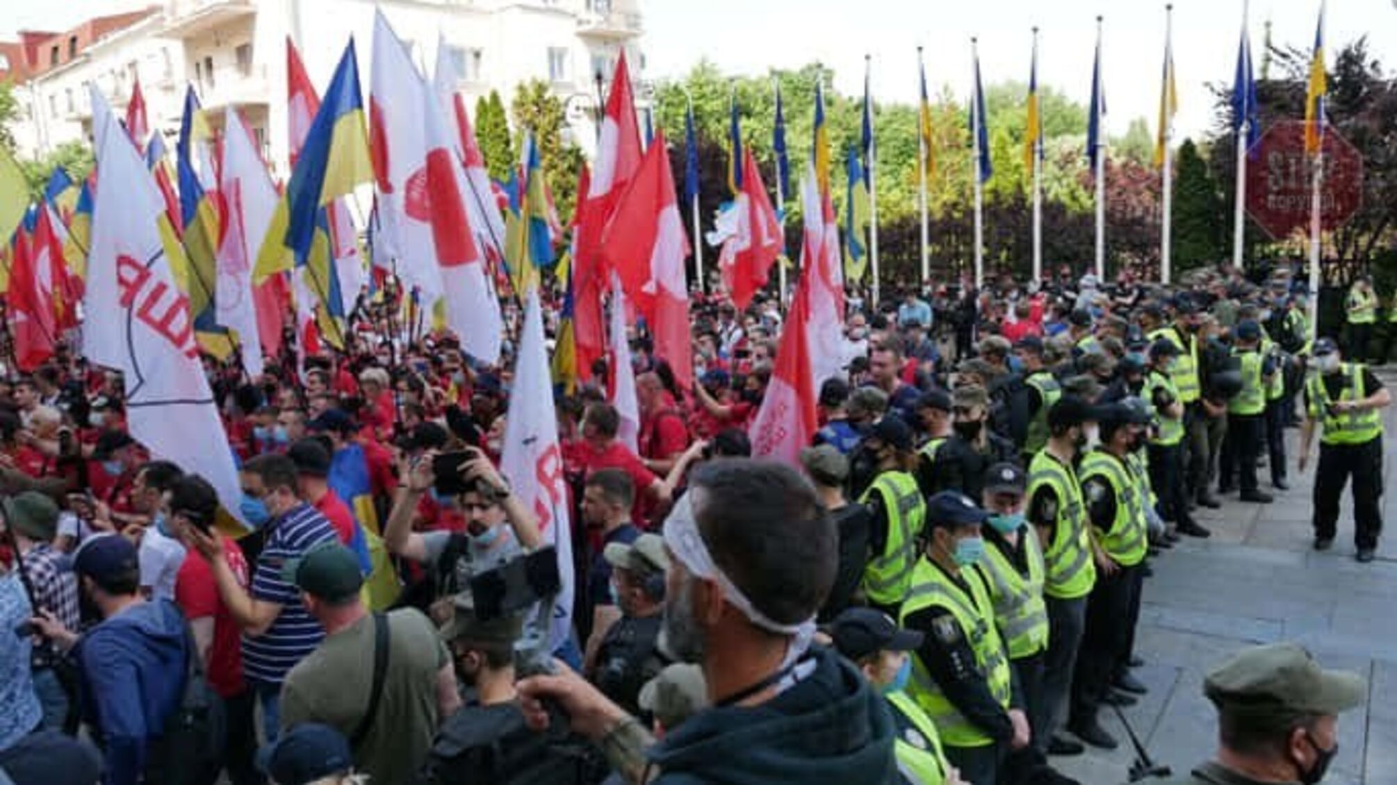 Біля ОП мітингують прихильники Шарія (фото)