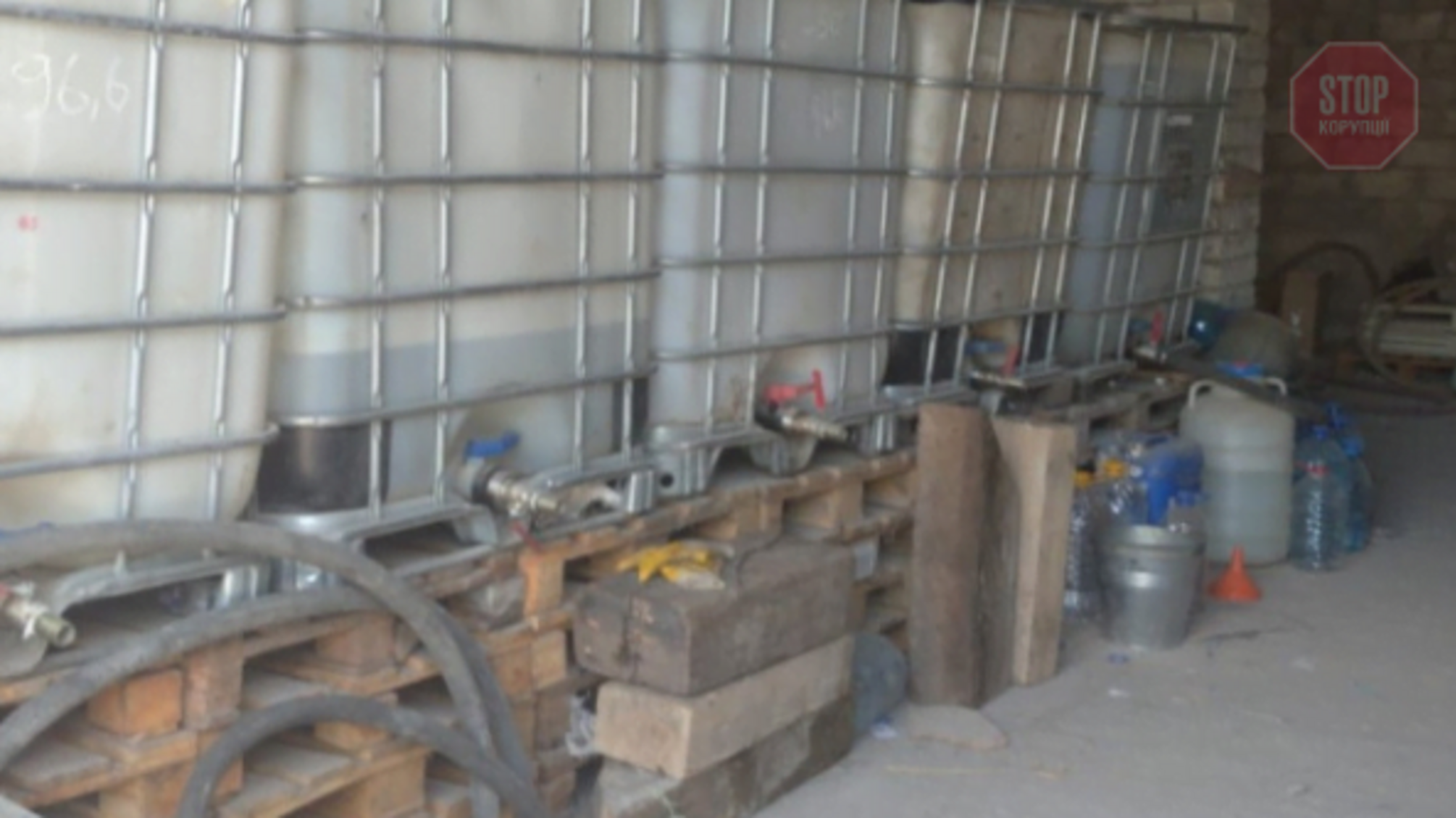 У Дніпрі нелегально виготовляли антисептики (фото)