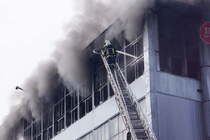 У Запоріжжі сталася пожежа на взуттєвій фабриці (фото)