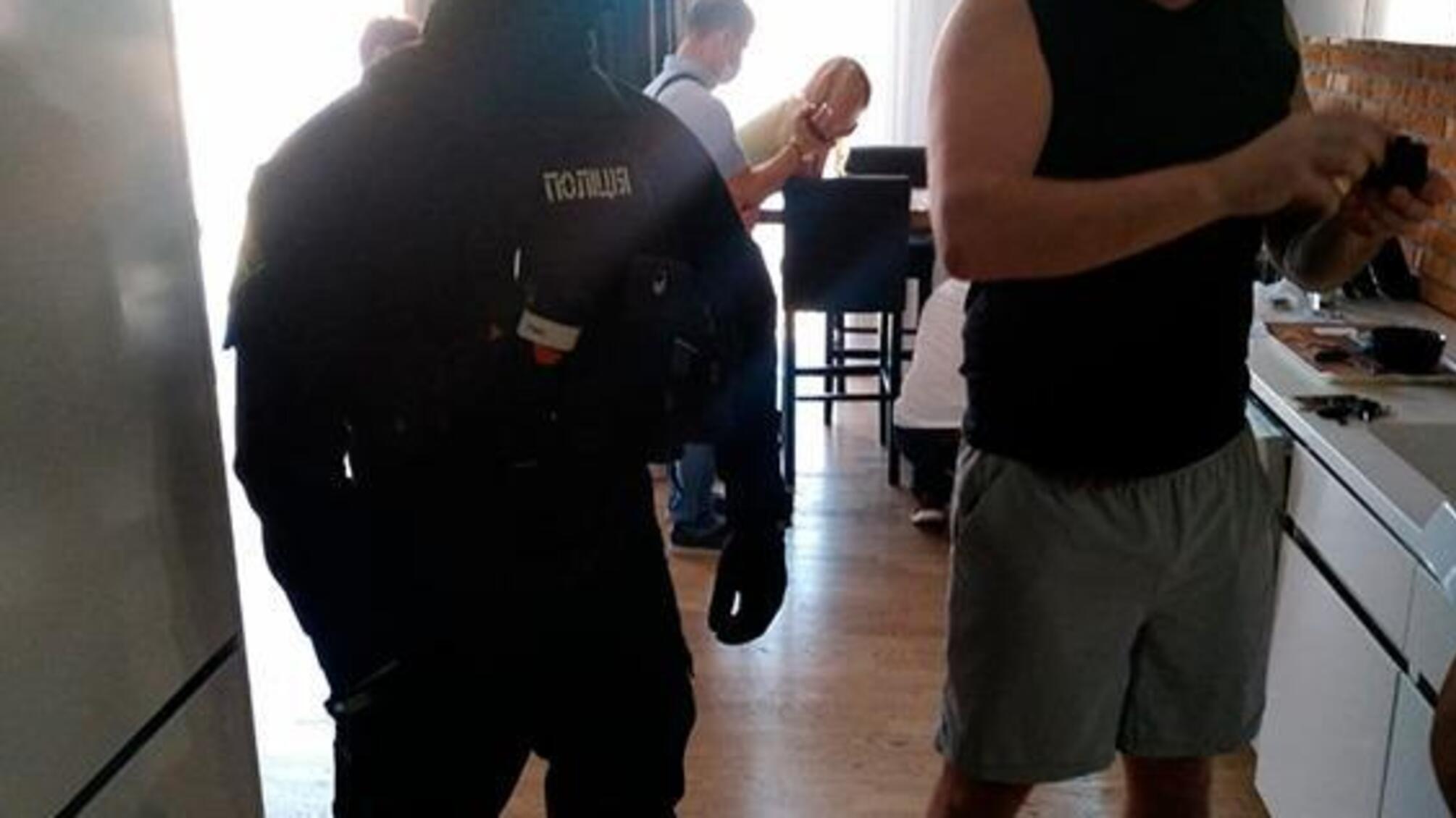 Вручено підозру ще двом учасникам злочинної організації, яка займалася аферами з іноземними автомобілями