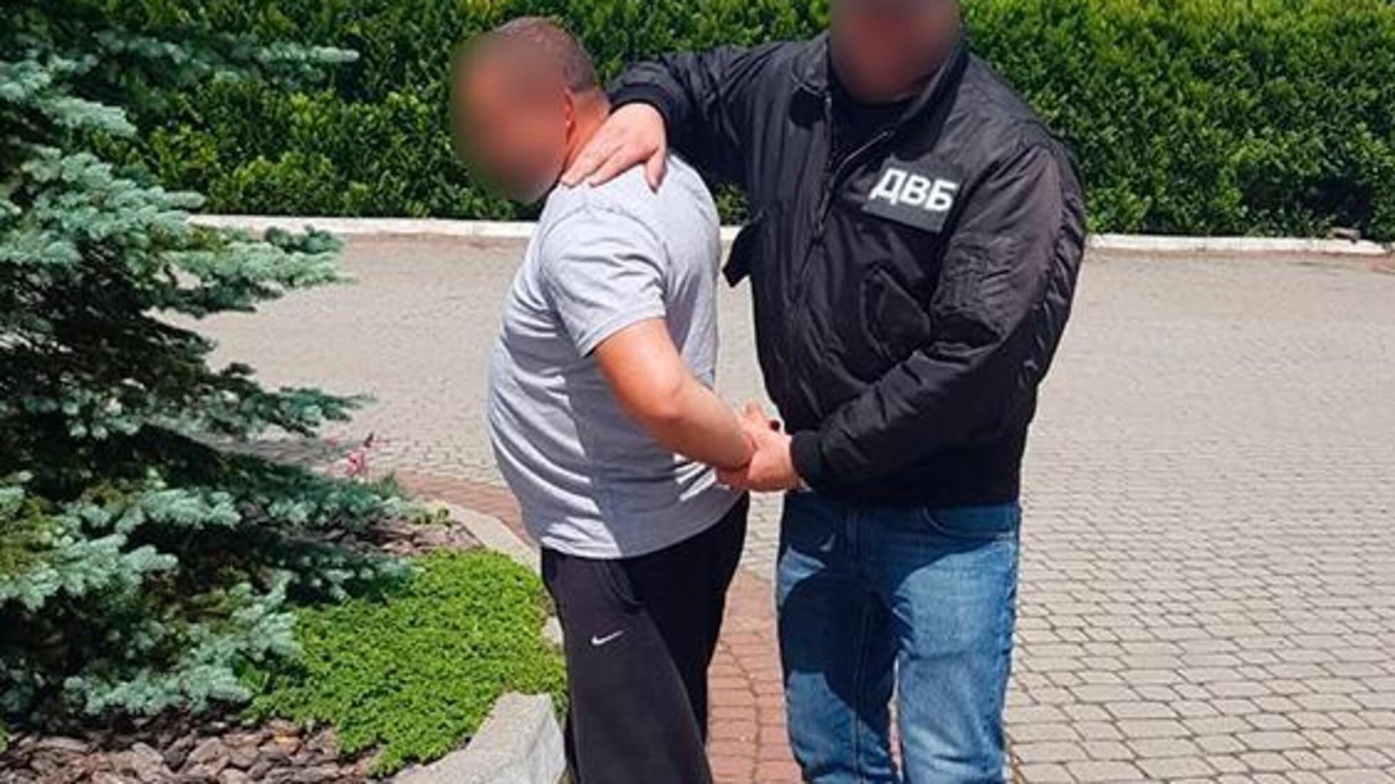 На Прикарпатті арештовано чоловіка, який напав на поліцейського з ножем