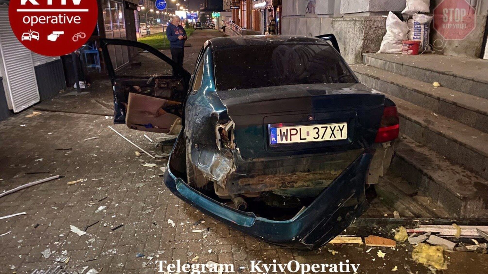 У столиці водій «євробляхи» протаранив три МАФи і втік (відео)